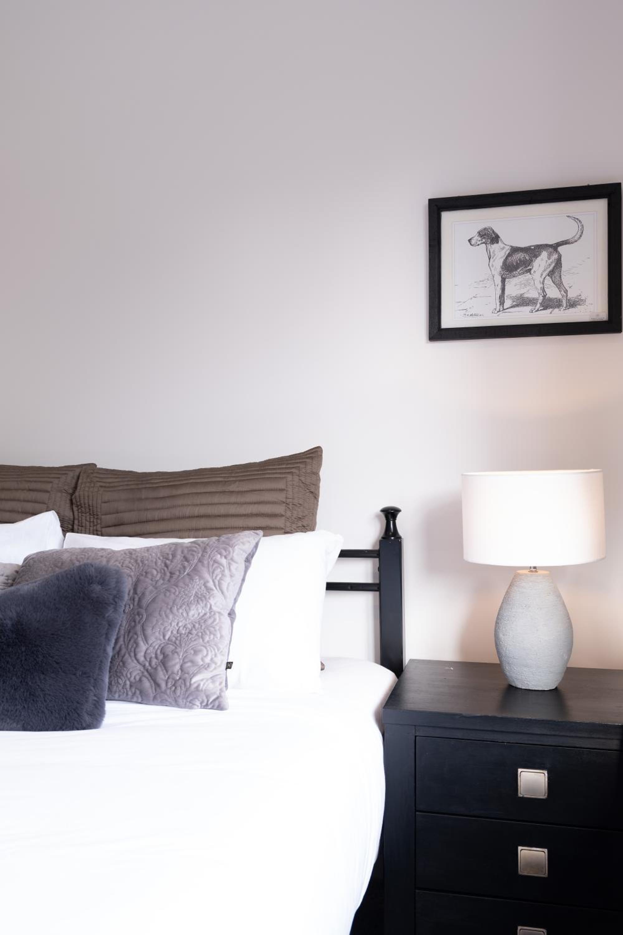 Most Peaceful & Private City Retreat - New AC - CBD 12 KMs & Airport 17KMs Away