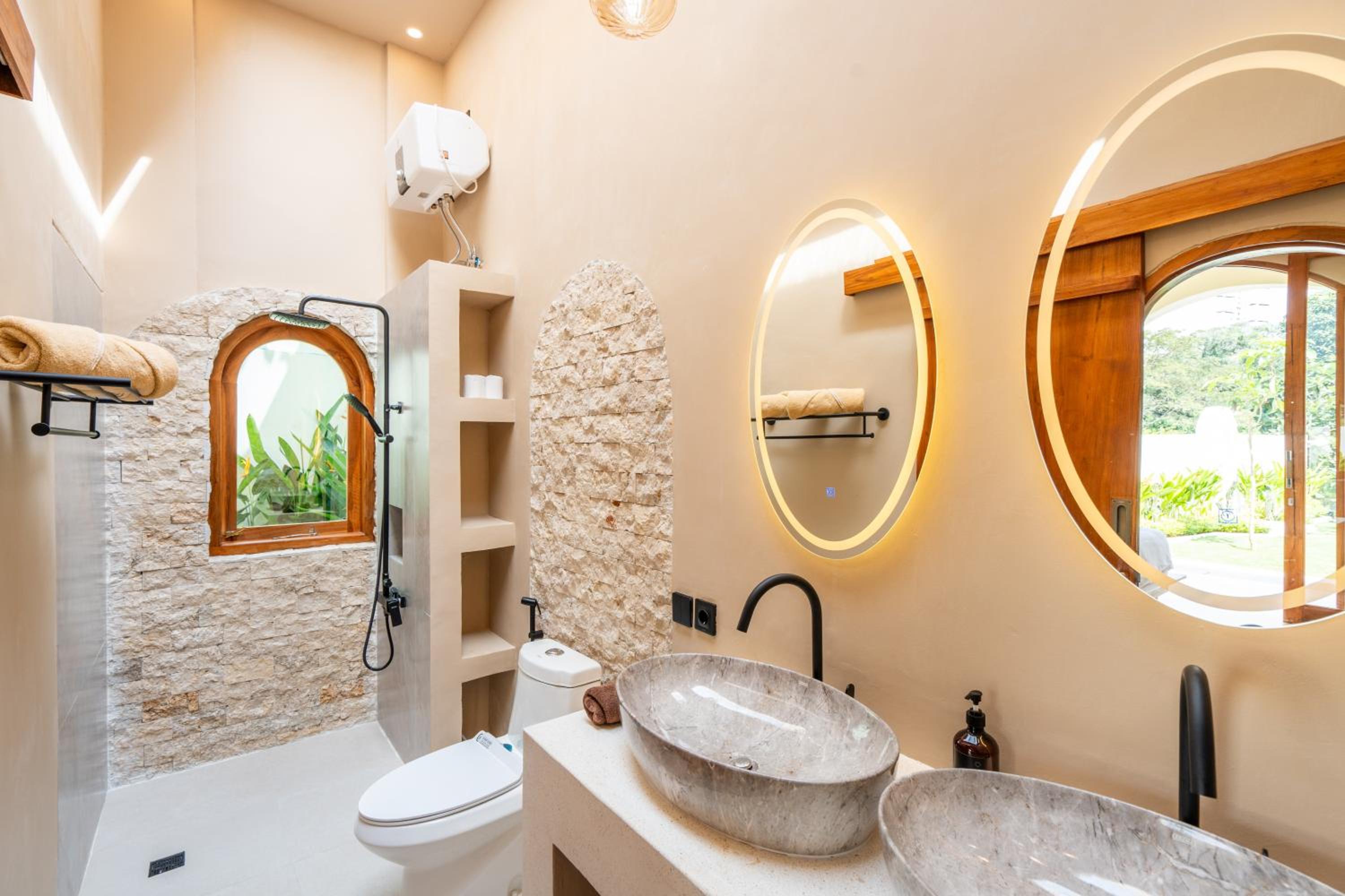 NEW! Villa Bougainville - 3BR in Nyanyi