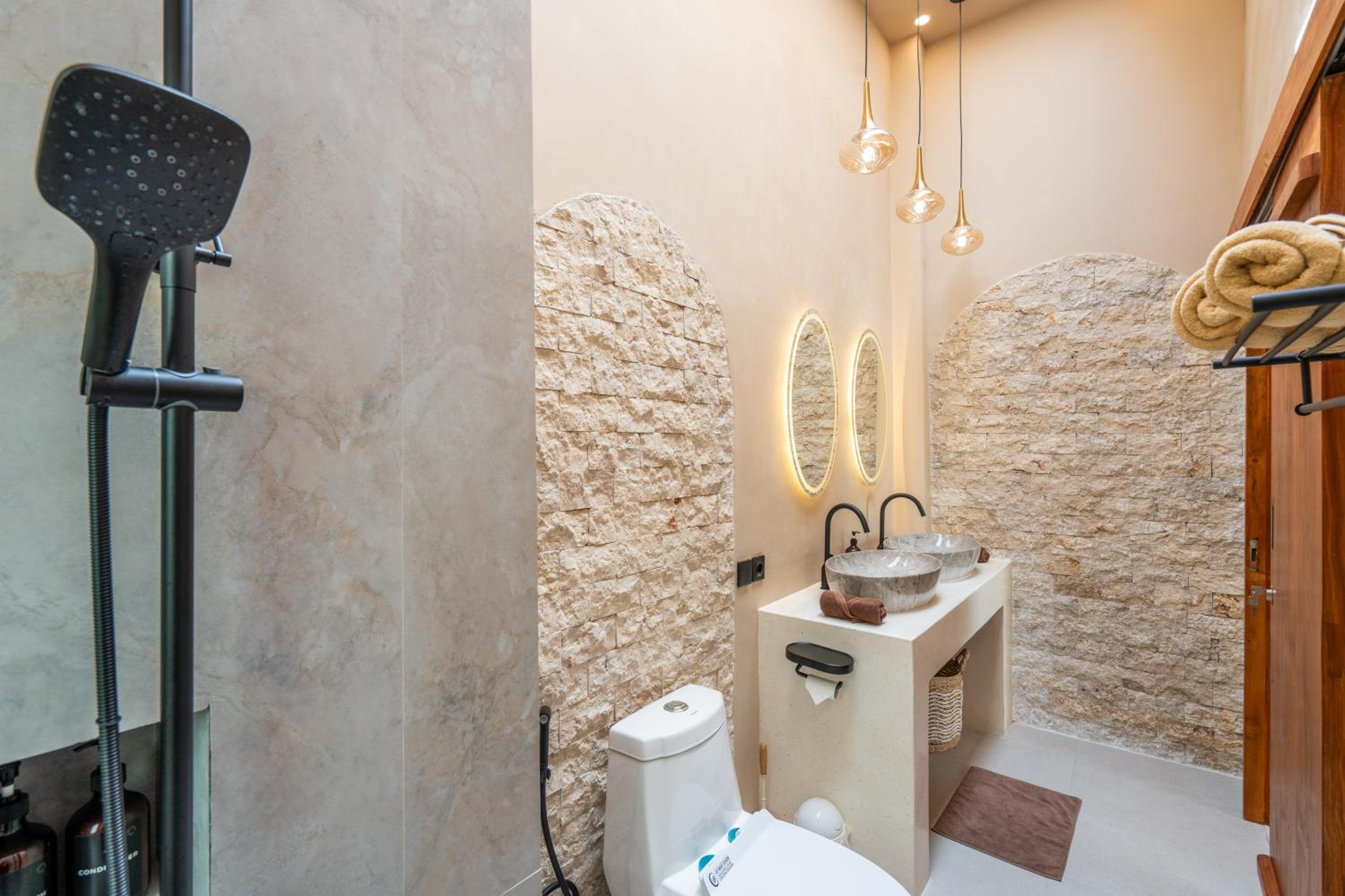 NEW! Villa Bougainville - 3BR in Nyanyi