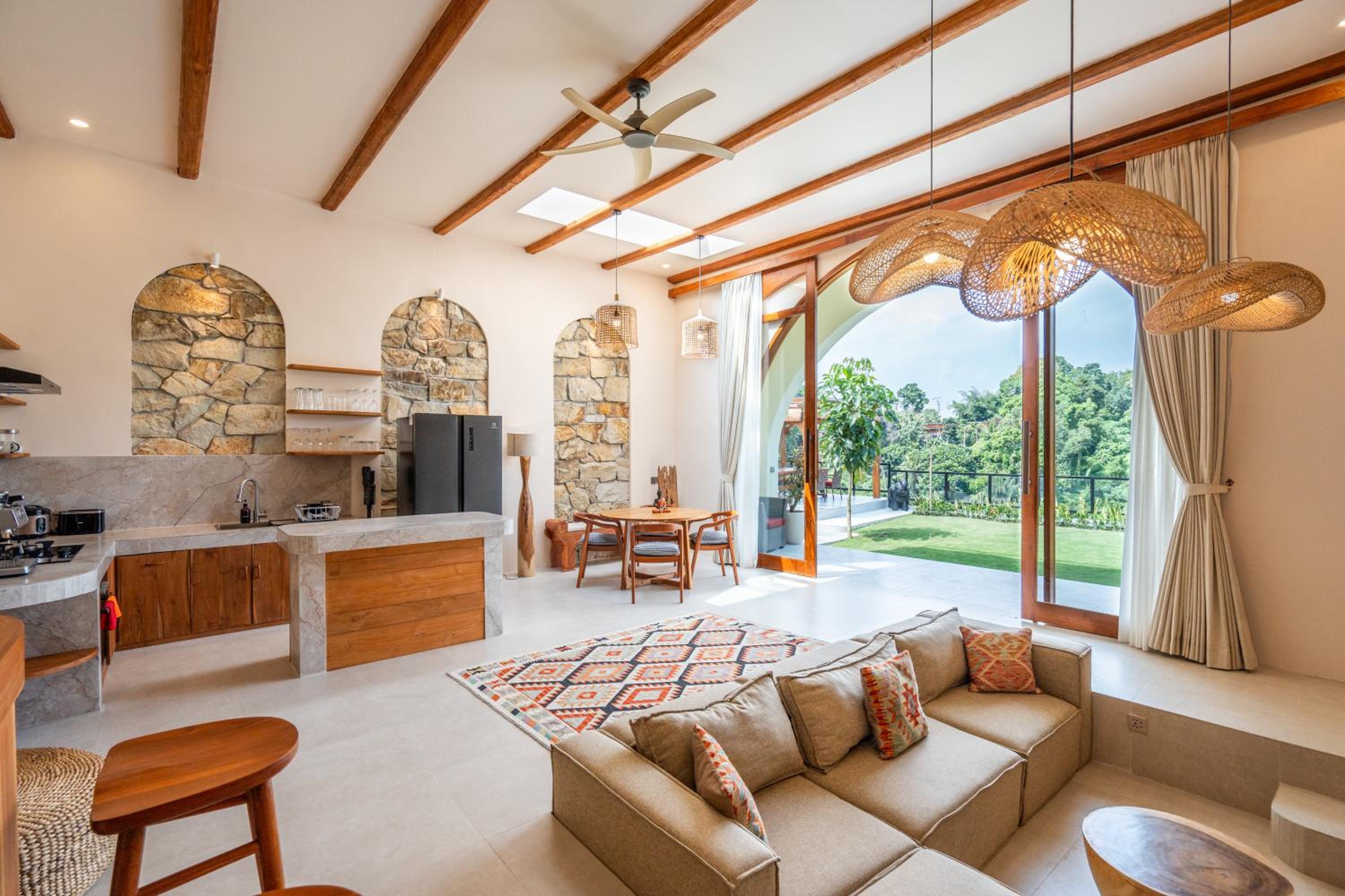 NEW! Villa Bougainville - 3BR in Nyanyi