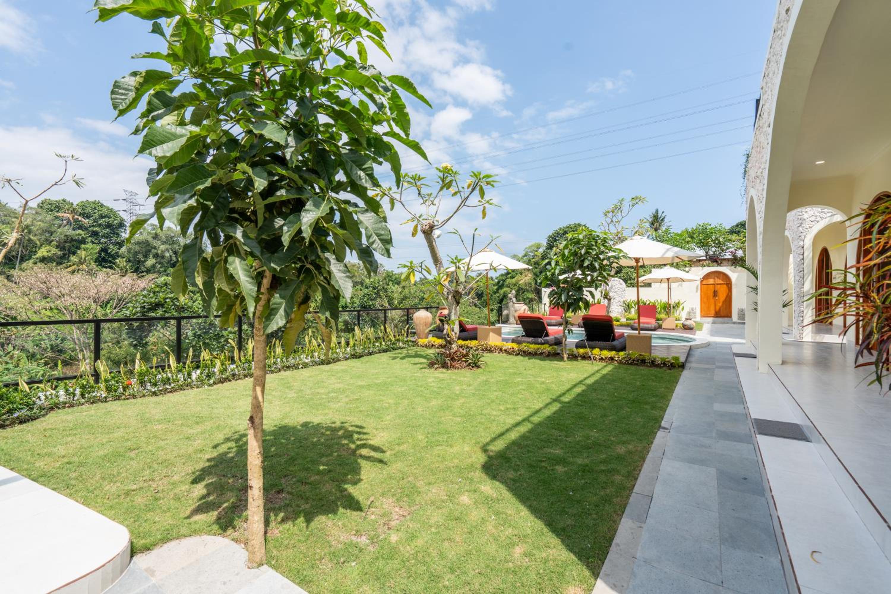 NEW! Villa Bougainville - 3BR in Nyanyi