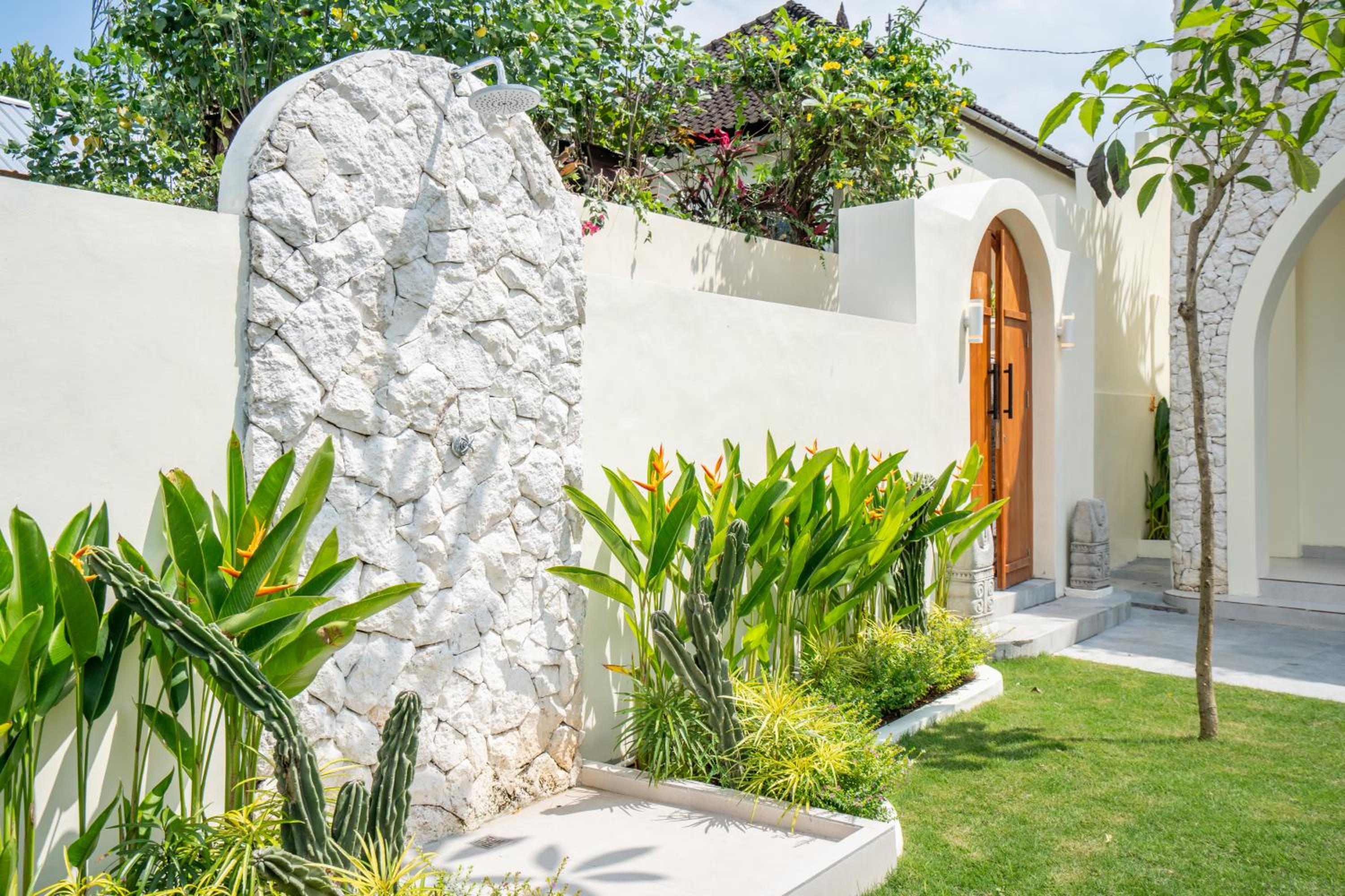 NEW! Villa Bougainville - 3BR in Nyanyi