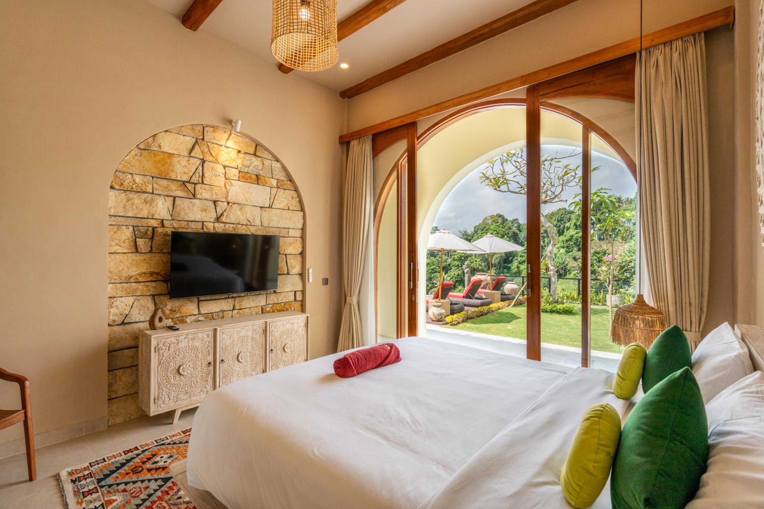 NEW! Villa Bougainville - 3BR in Nyanyi