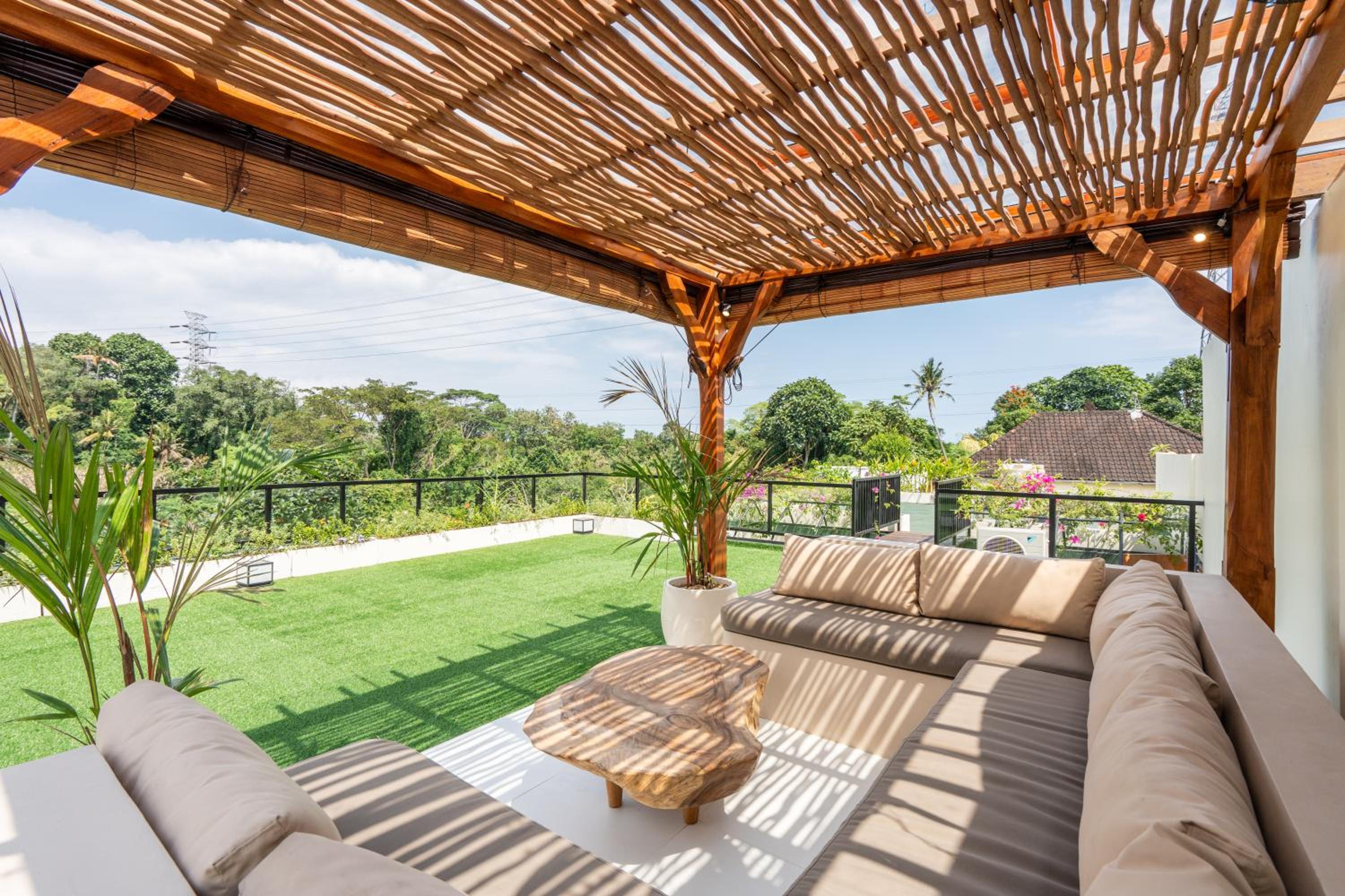NEW! Villa Bougainville - 3BR in Nyanyi
