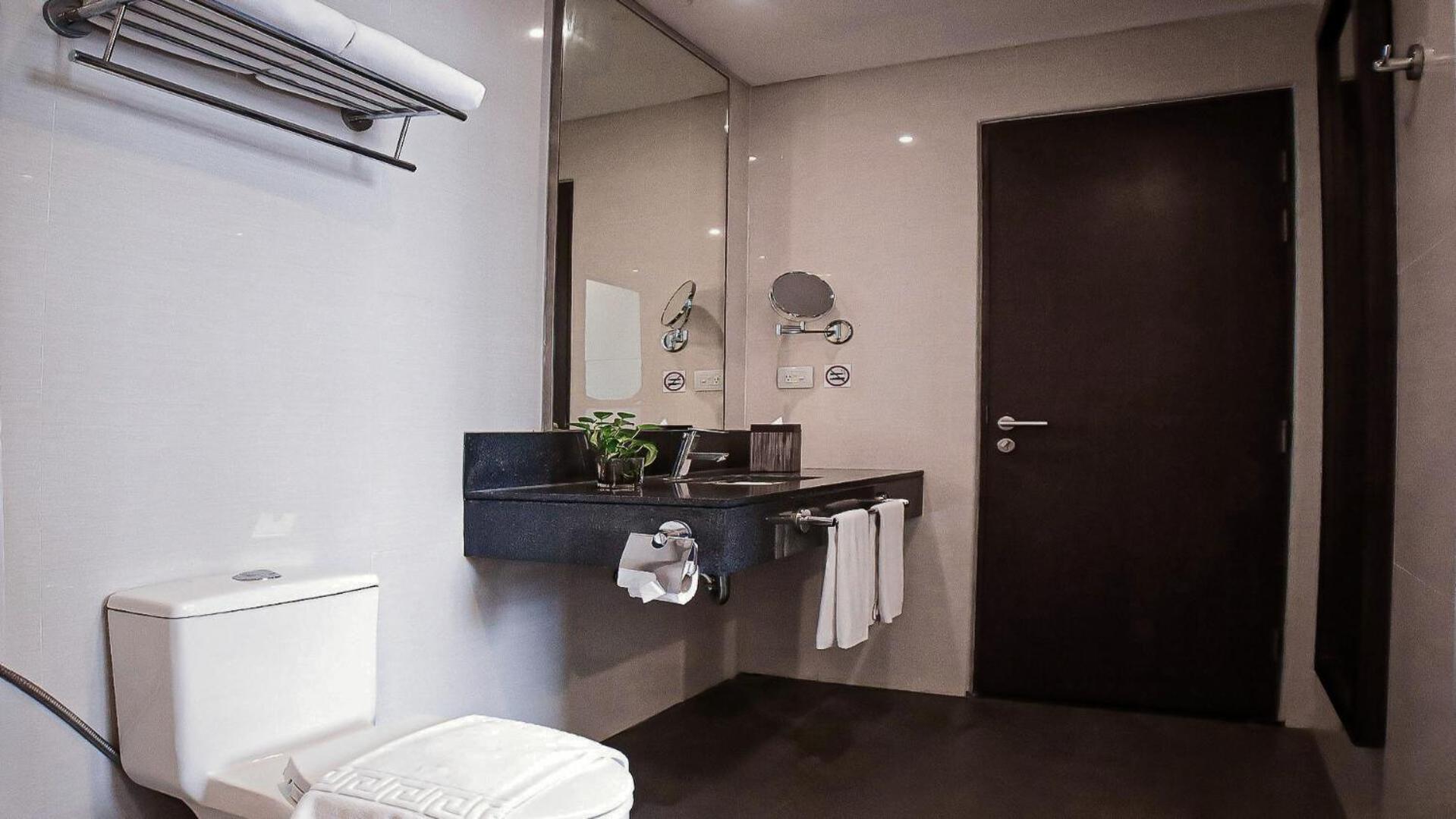 Private Rooms in Historic Manila Chinatown