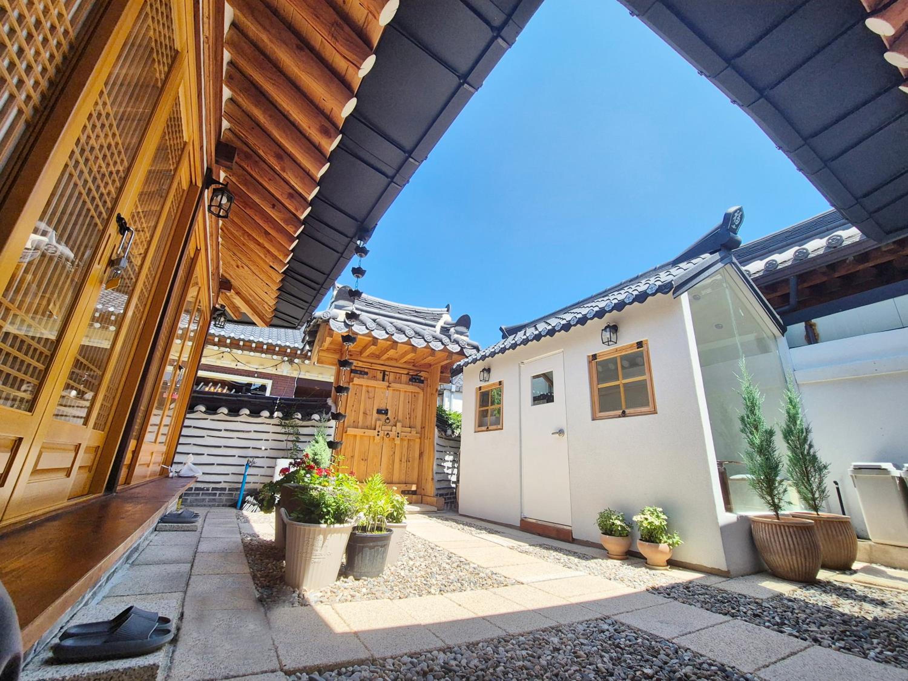 Hanokstay mokhwa