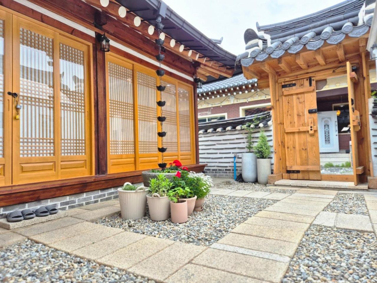 Hanokstay mokhwa