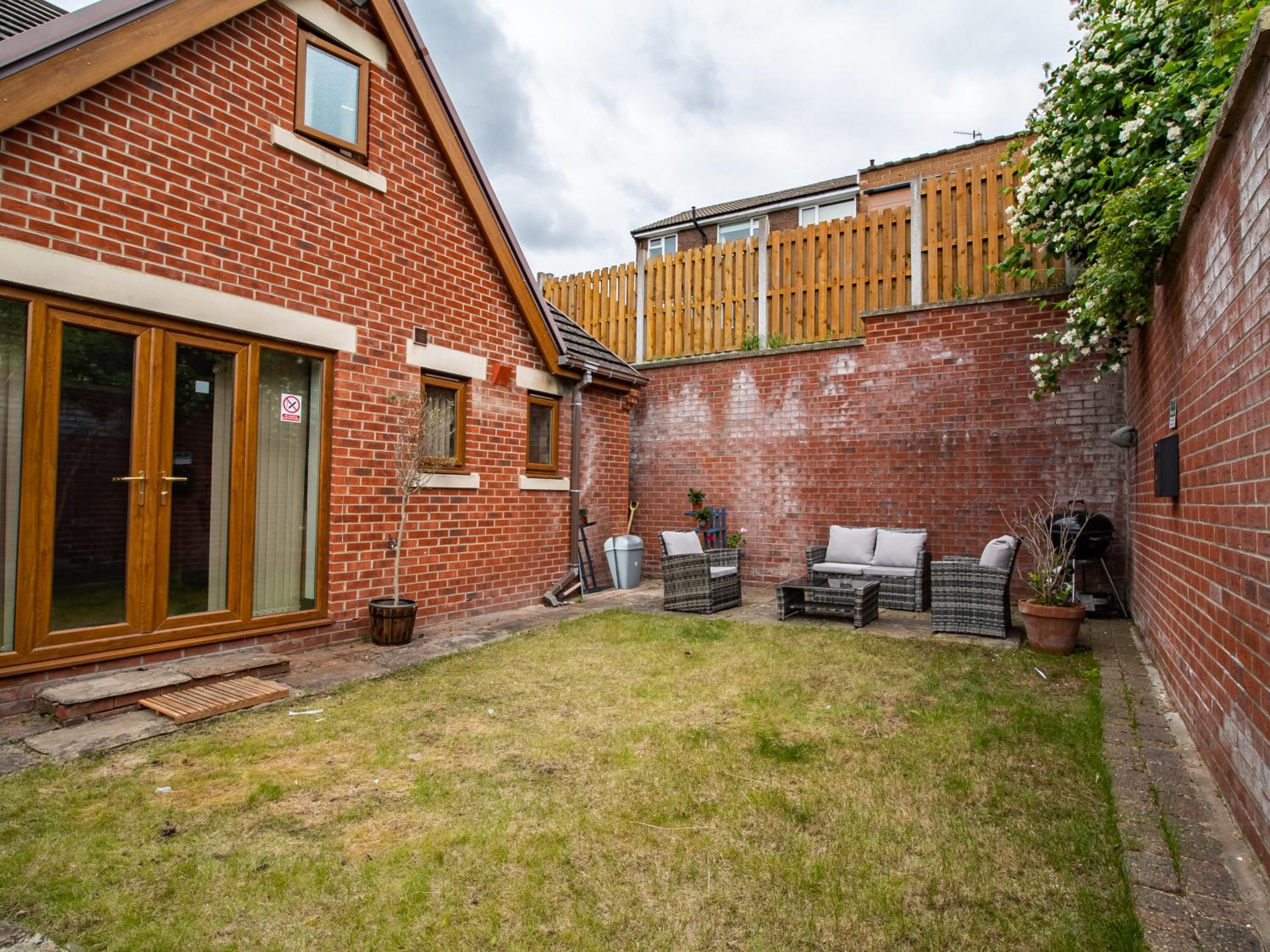 2 bedroom exclusive house in Sheffield