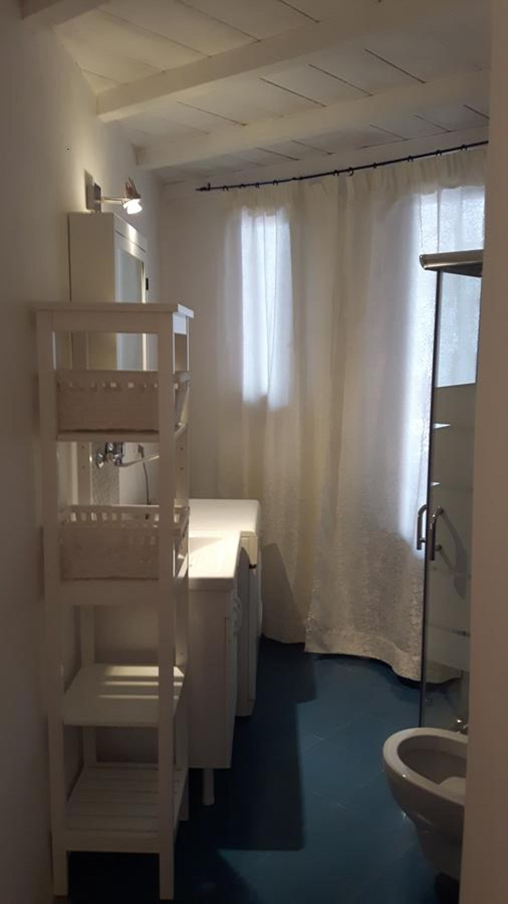 Antico Ormeggio en Aci Castello — bathroom