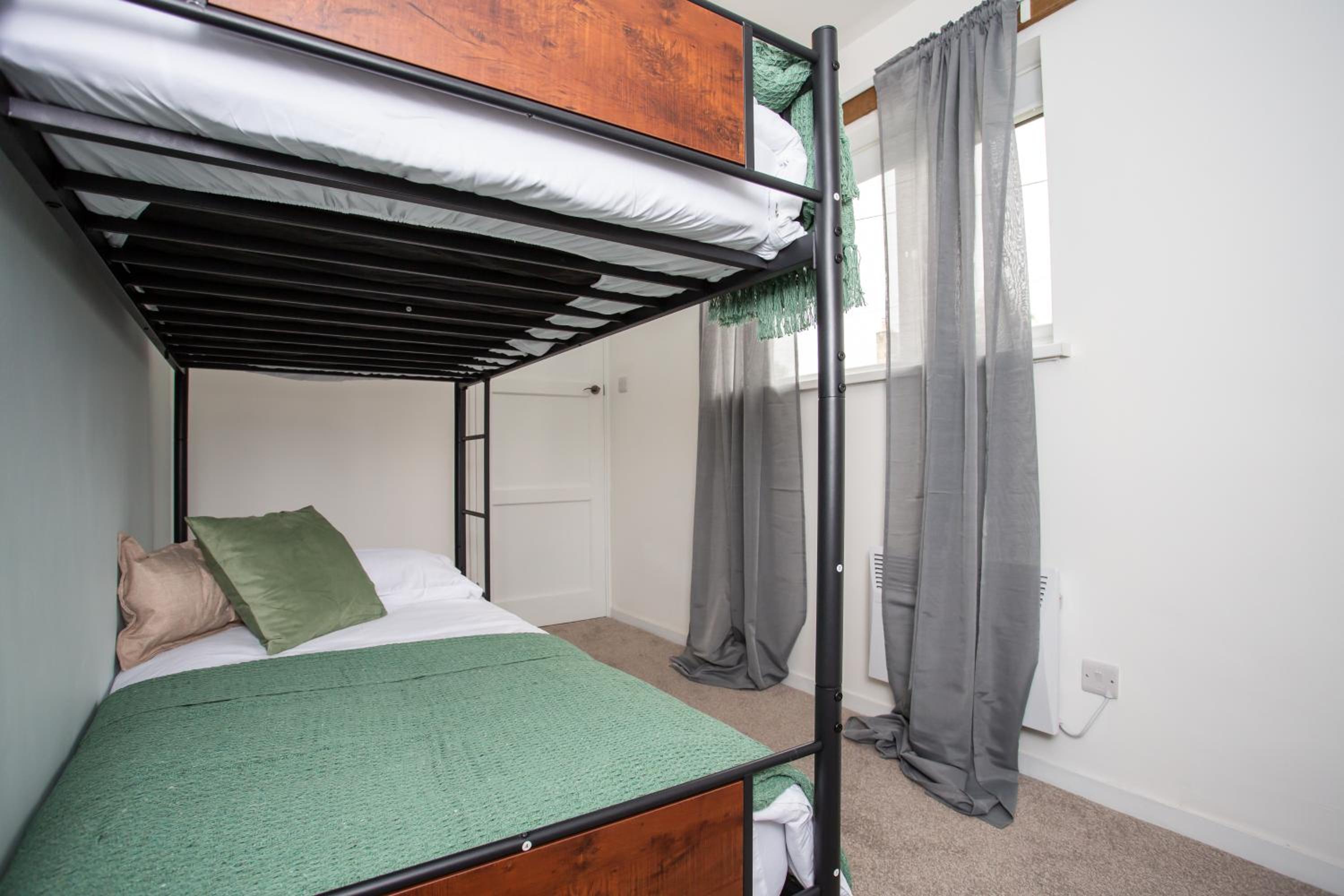 Vacant Nest The South End Spacious Smart TV