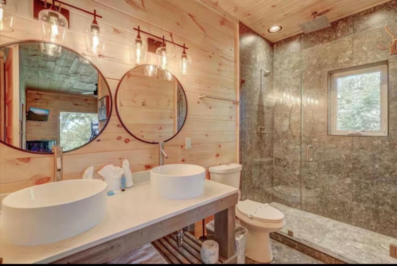 Chalet Vista Pool Hot Tub Game Room Views