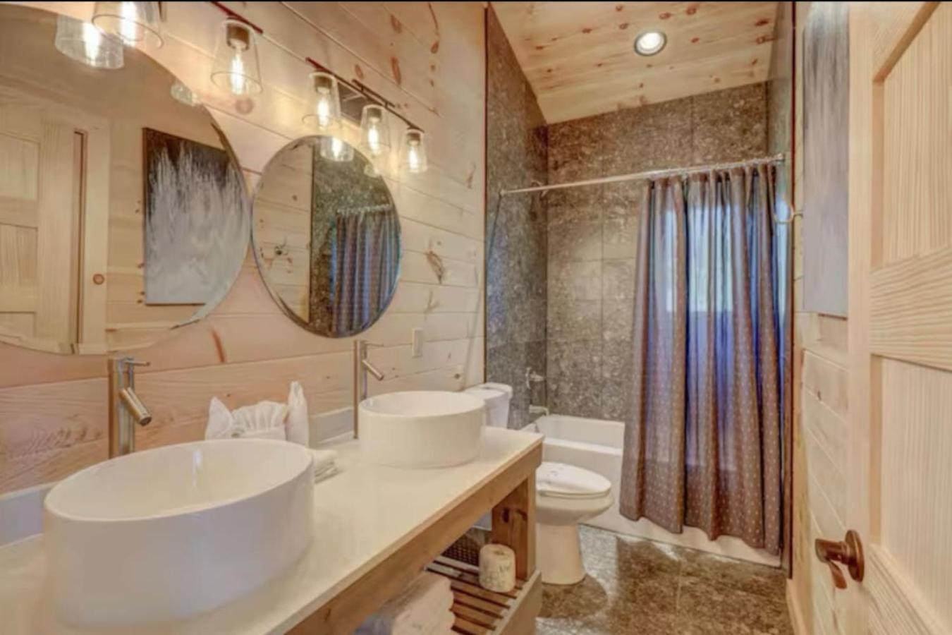 Chalet Vista Pool Hot Tub Game Room Views