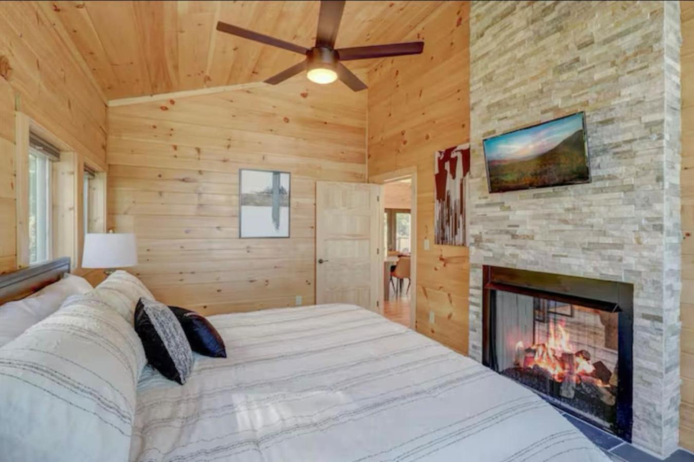 Chalet Vista Pool Hot Tub Game Room Views
