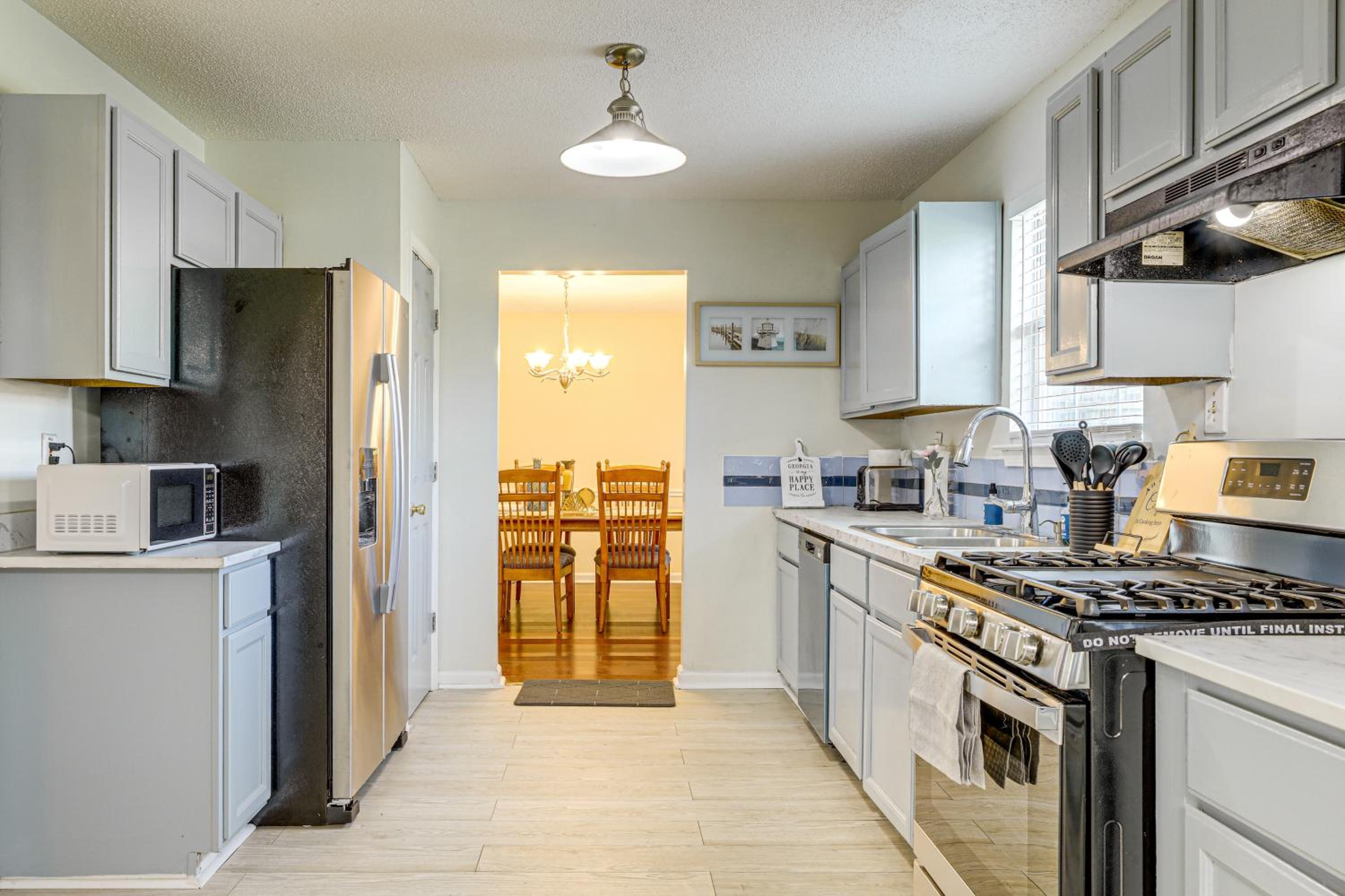 Spacious Home with Patio 8 Mi to Dtwn Decatur