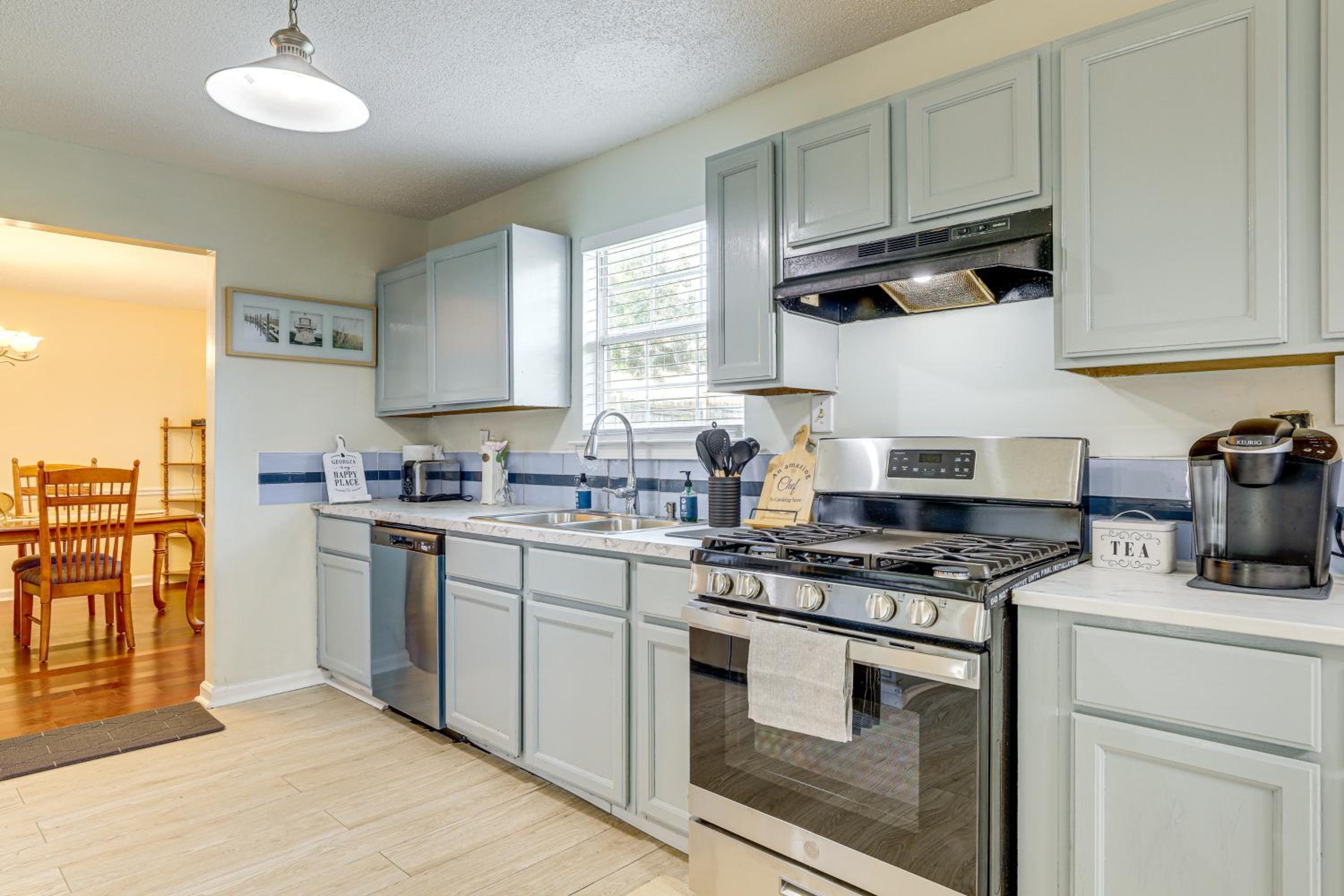 Spacious Home with Patio 8 Mi to Dtwn Decatur