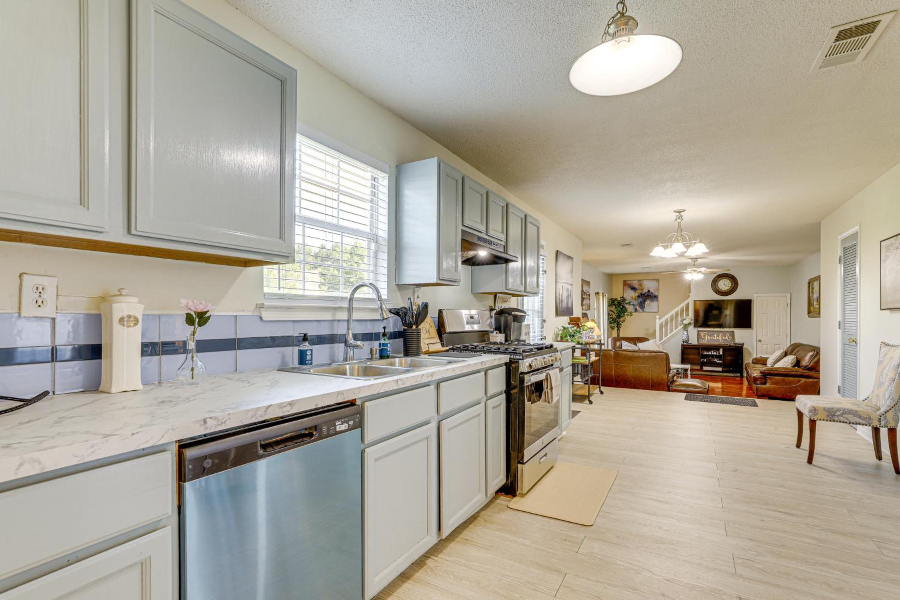Spacious Home with Patio 8 Mi to Dtwn Decatur