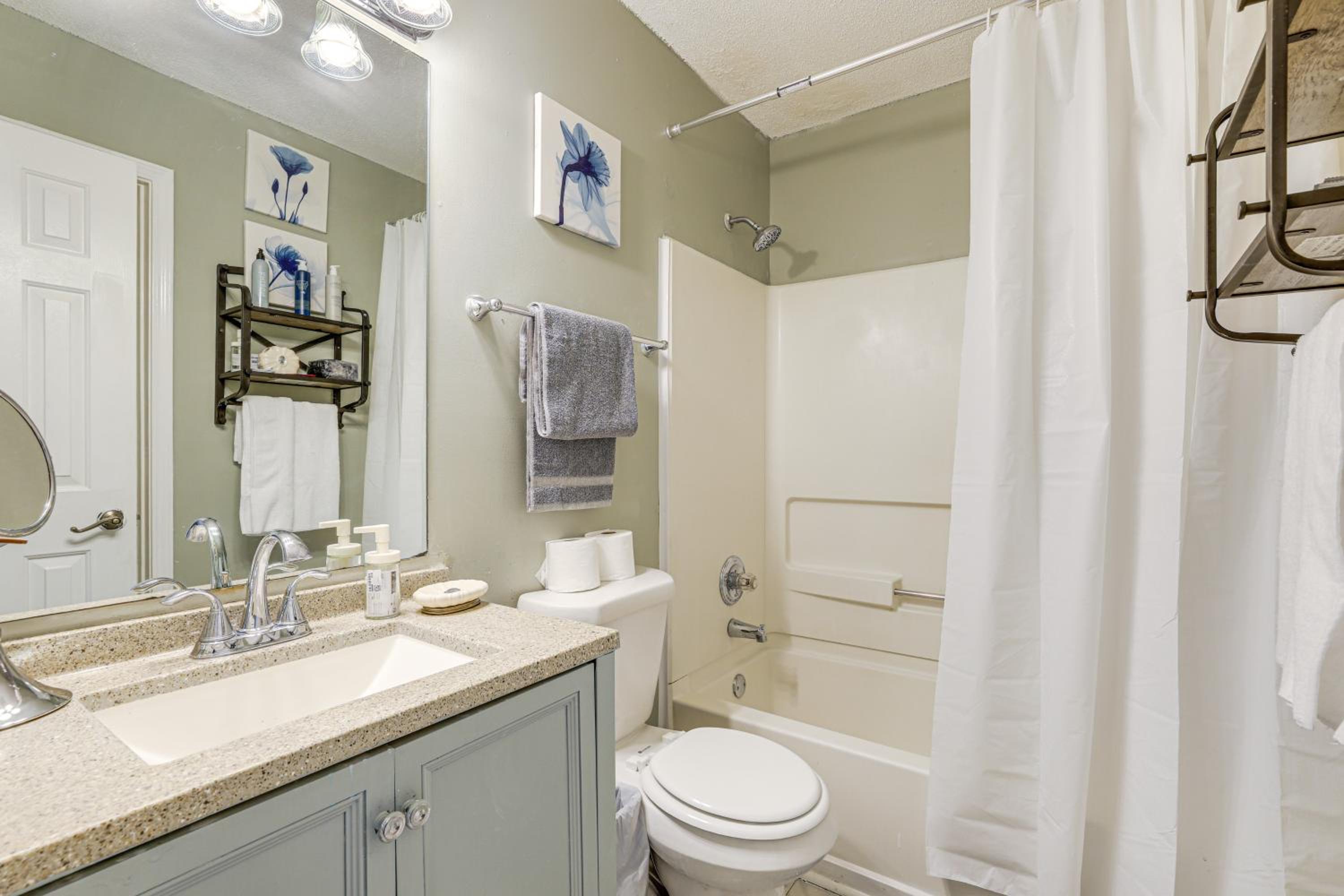 Spacious Home with Patio 8 Mi to Dtwn Decatur