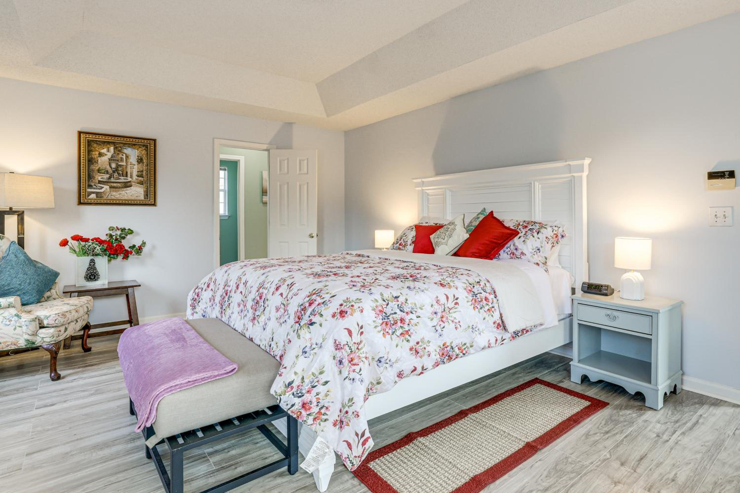 Spacious Home with Patio 8 Mi to Dtwn Decatur