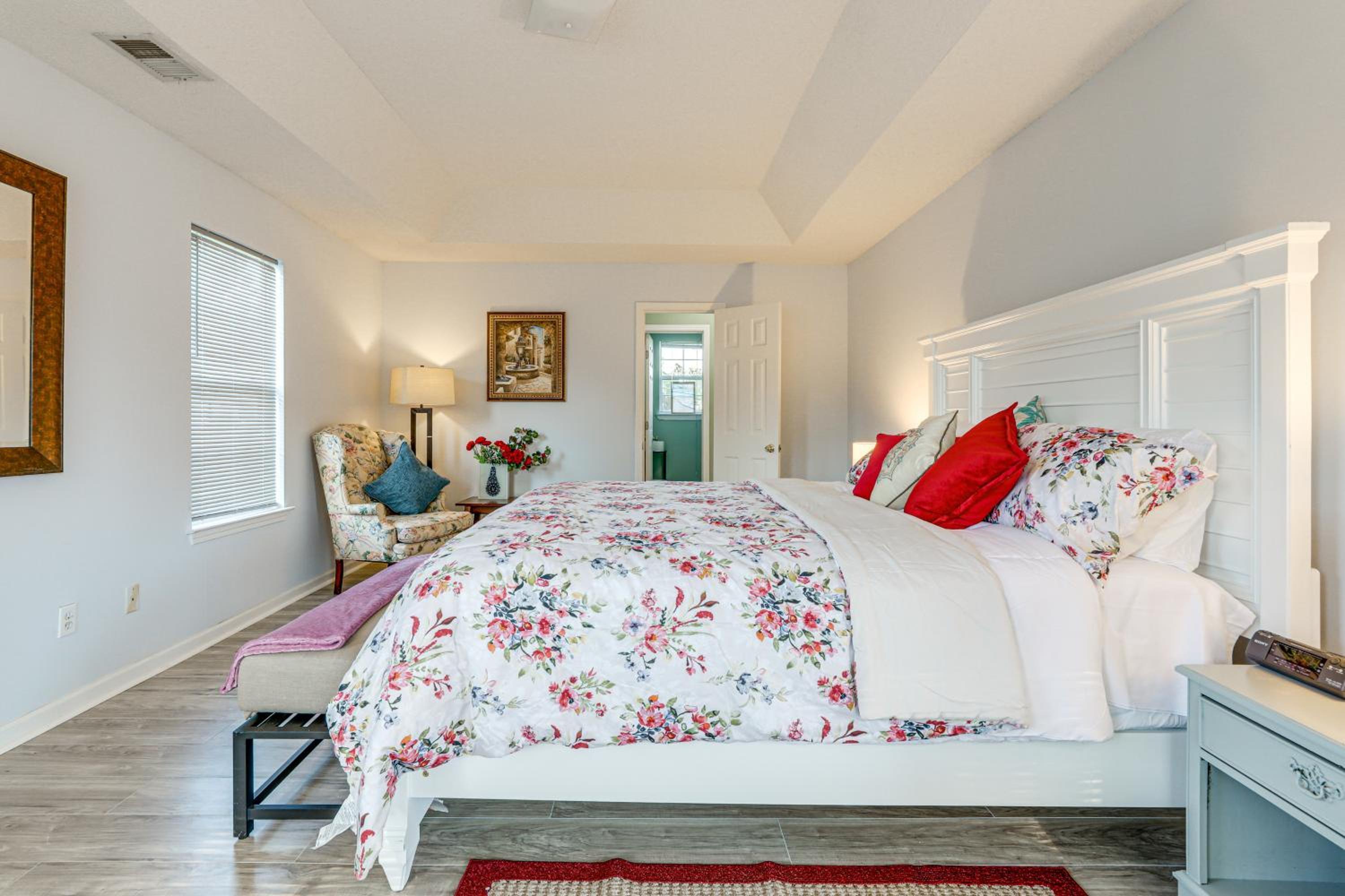 Spacious Home with Patio 8 Mi to Dtwn Decatur