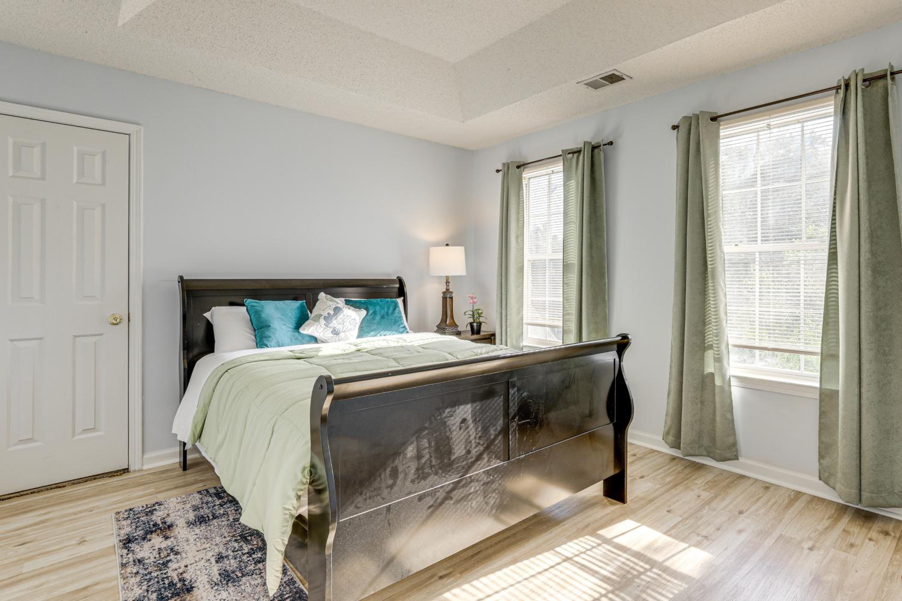 Spacious Home with Patio 8 Mi to Dtwn Decatur