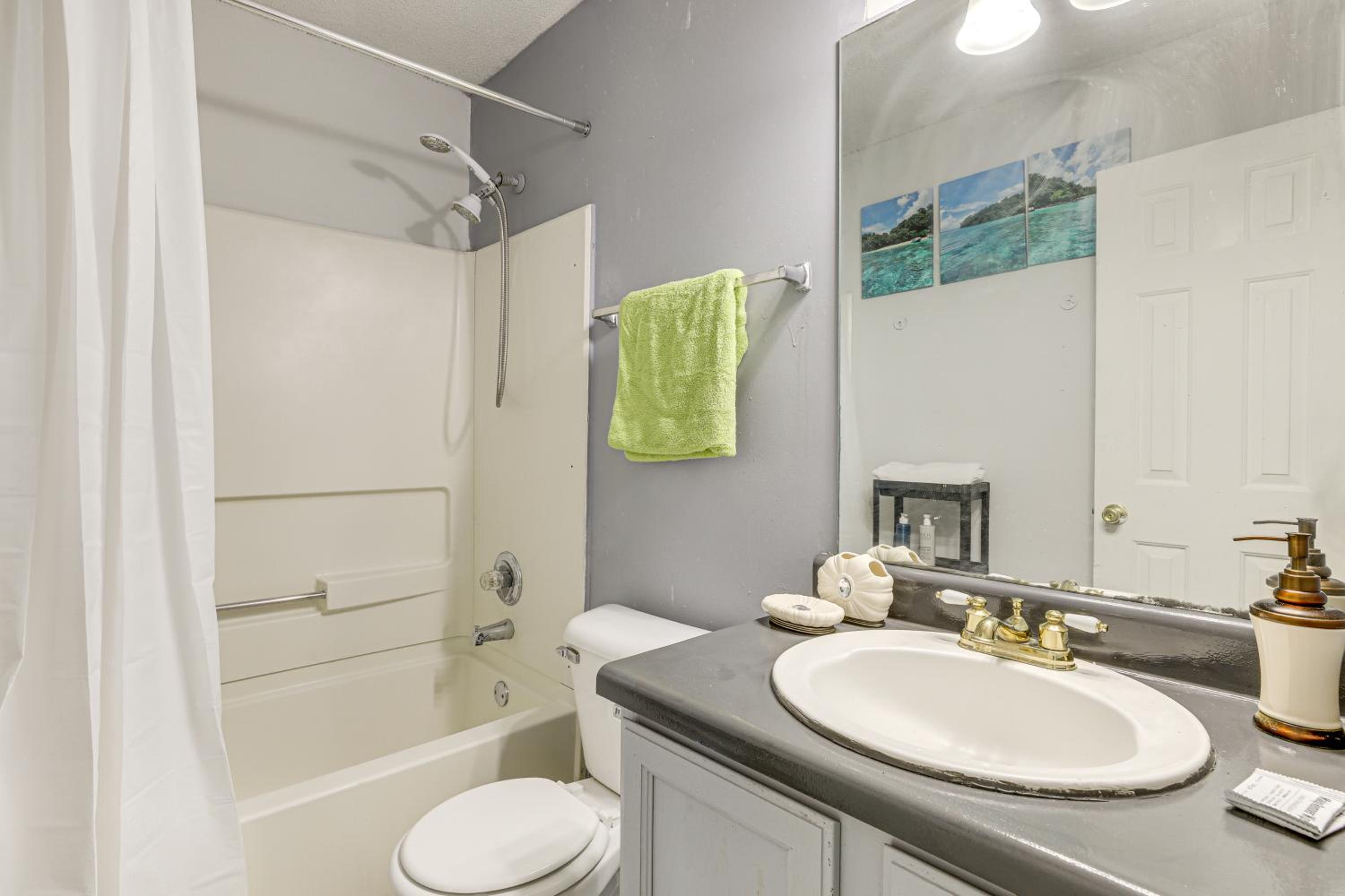 Spacious Home with Patio 8 Mi to Dtwn Decatur