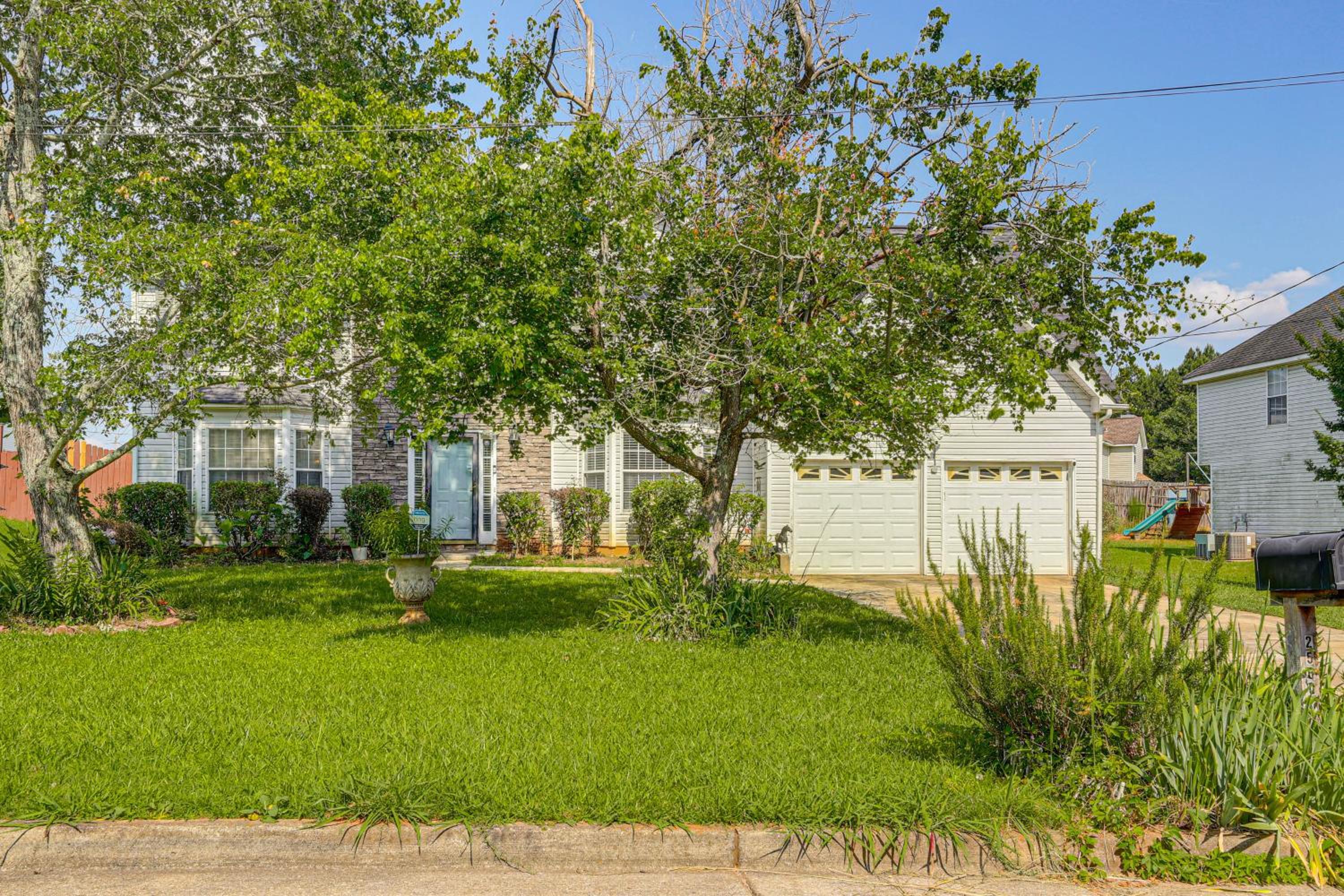 Spacious Home with Patio 8 Mi to Dtwn Decatur