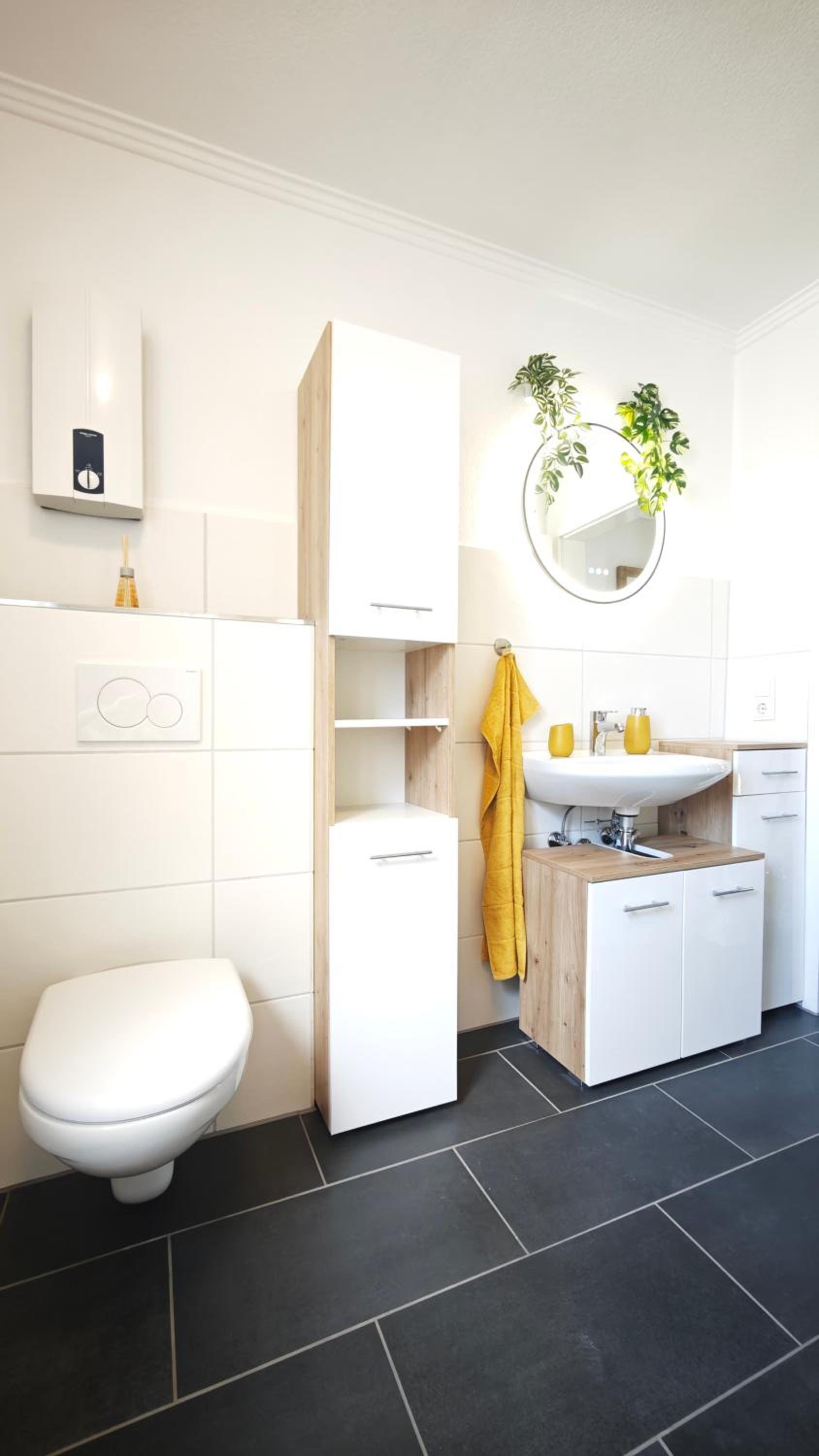 DANESSI-Business-Apartment, nahe Industriegebiet und Koblenz, WLAN, Smart TV Boxspringbett mit Waipu, Vollausgestattete Küche uvm
