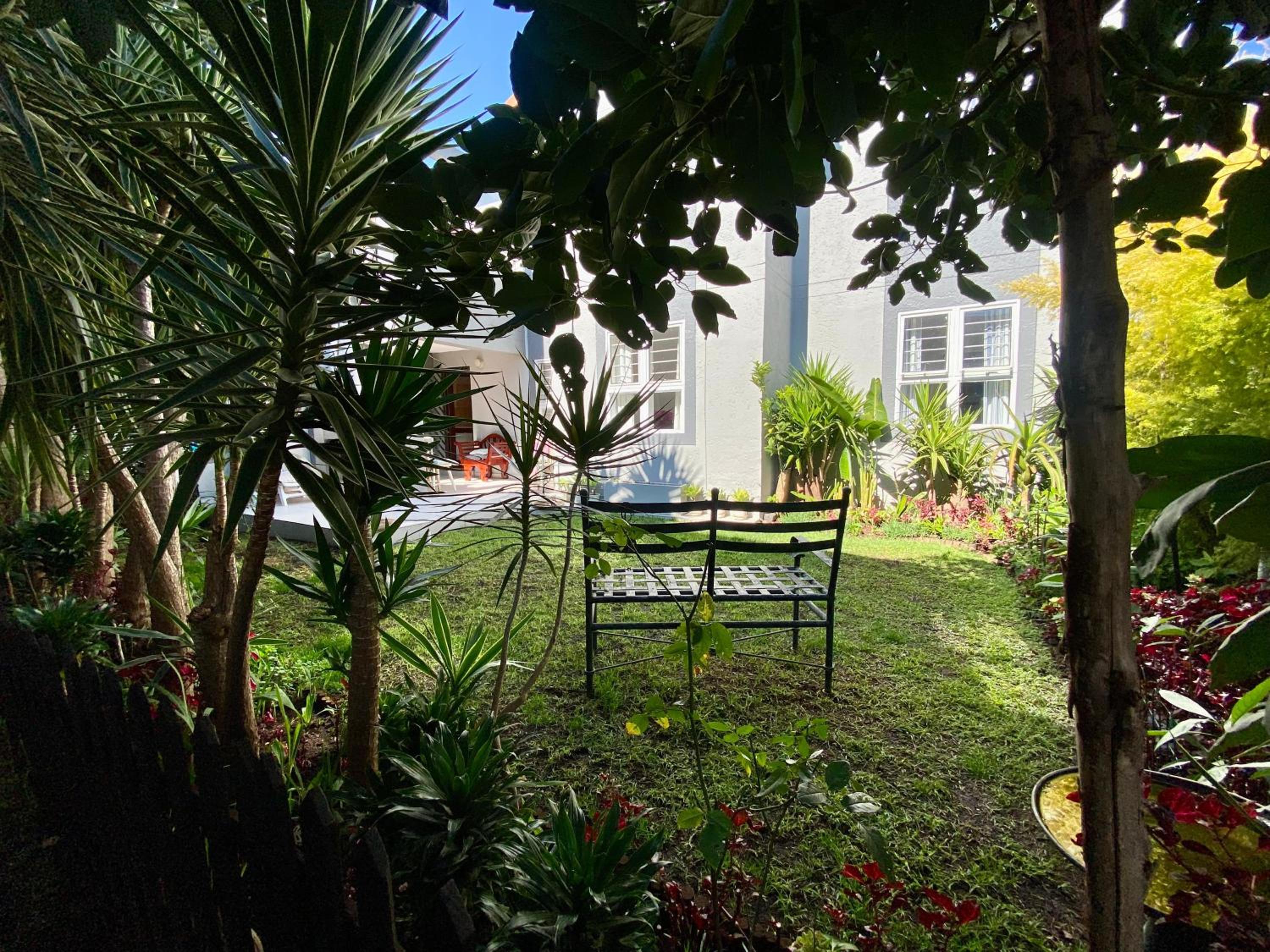 Luxury Garden Retreat 2B Sandton