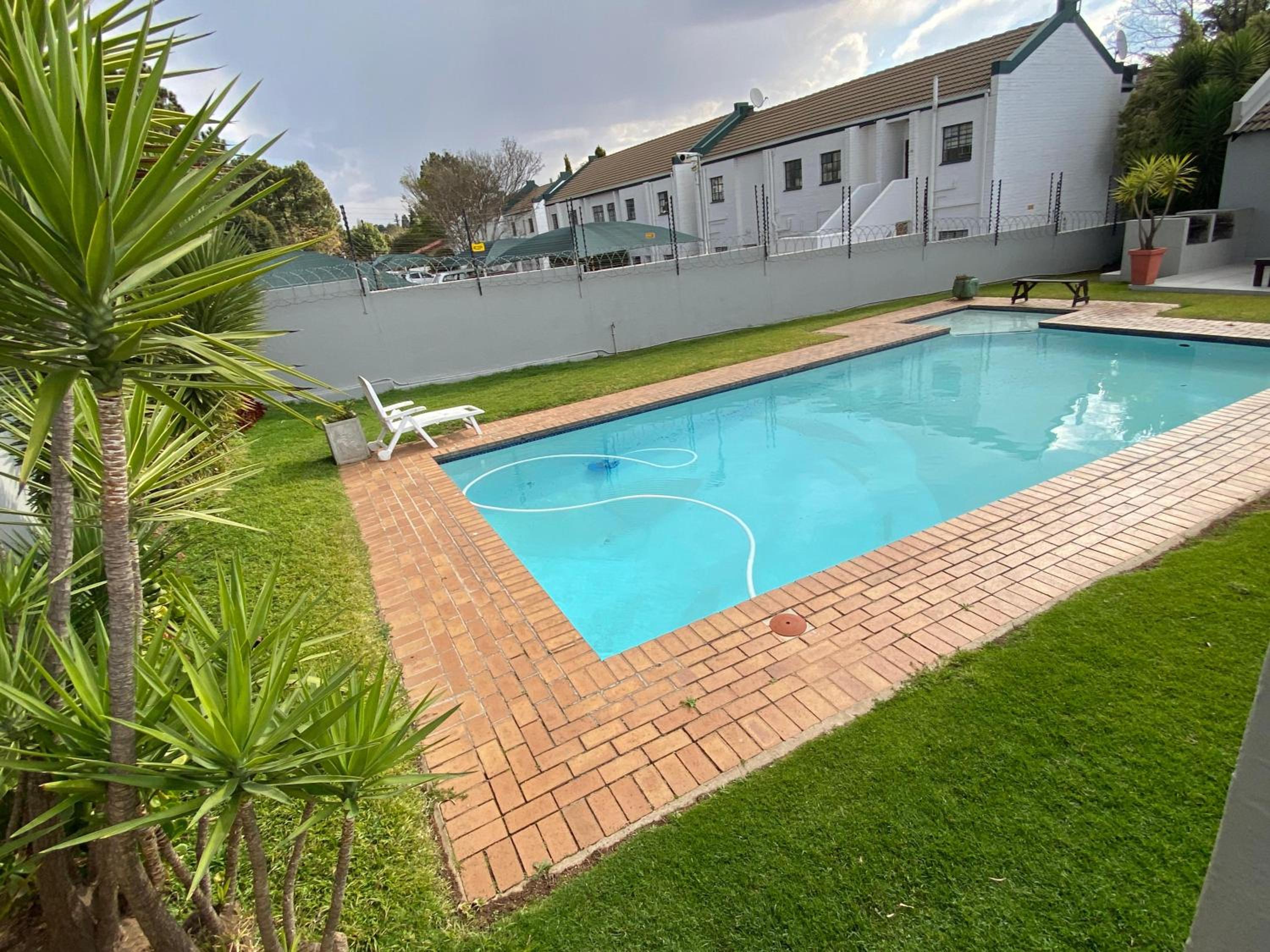 Luxury Garden Retreat 2B Sandton