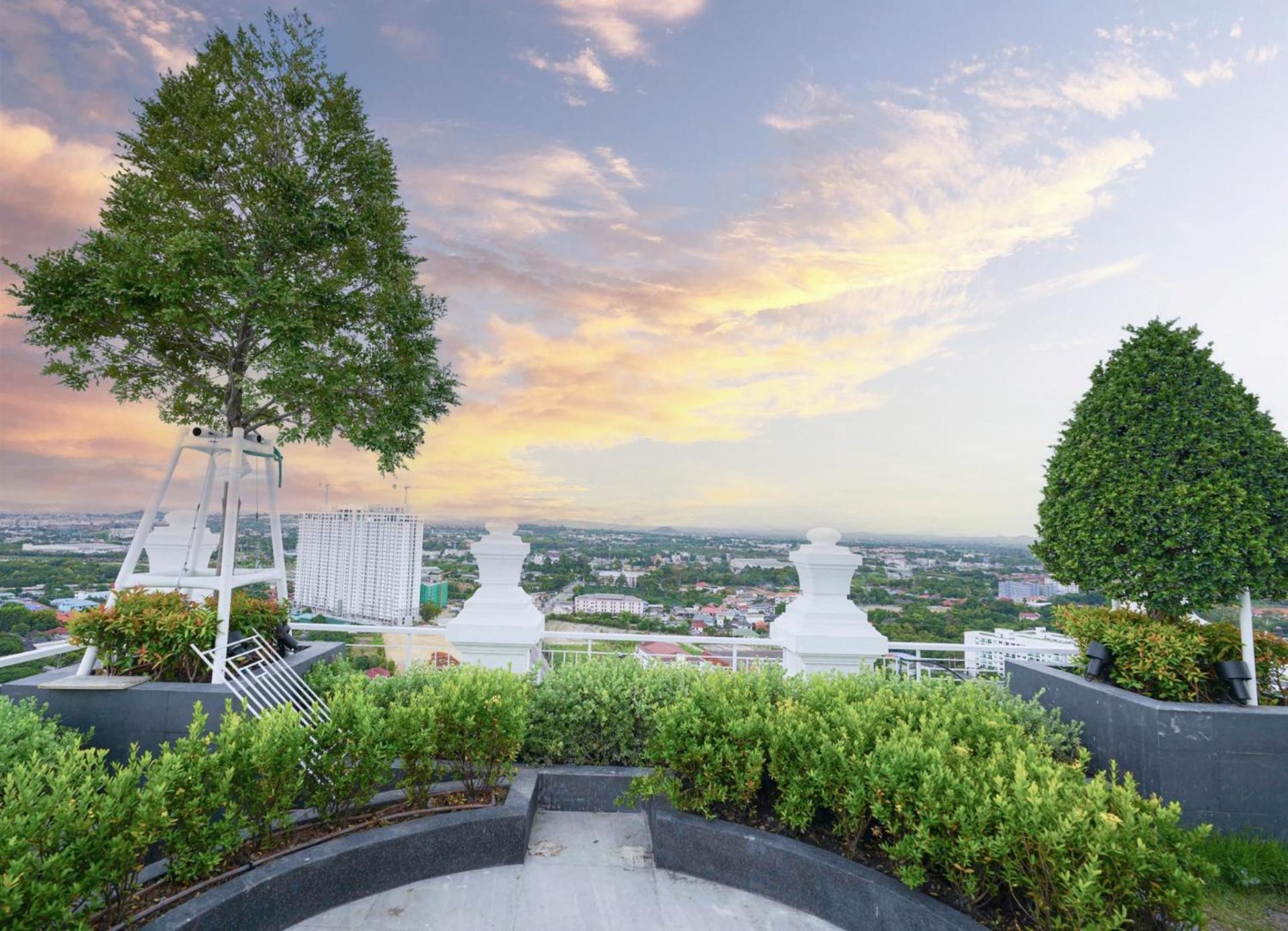 Empire Tower Suite - Luxe 1BR near the Beach