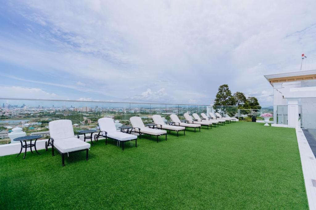Empire Tower Suite - Luxe 1BR near the Beach