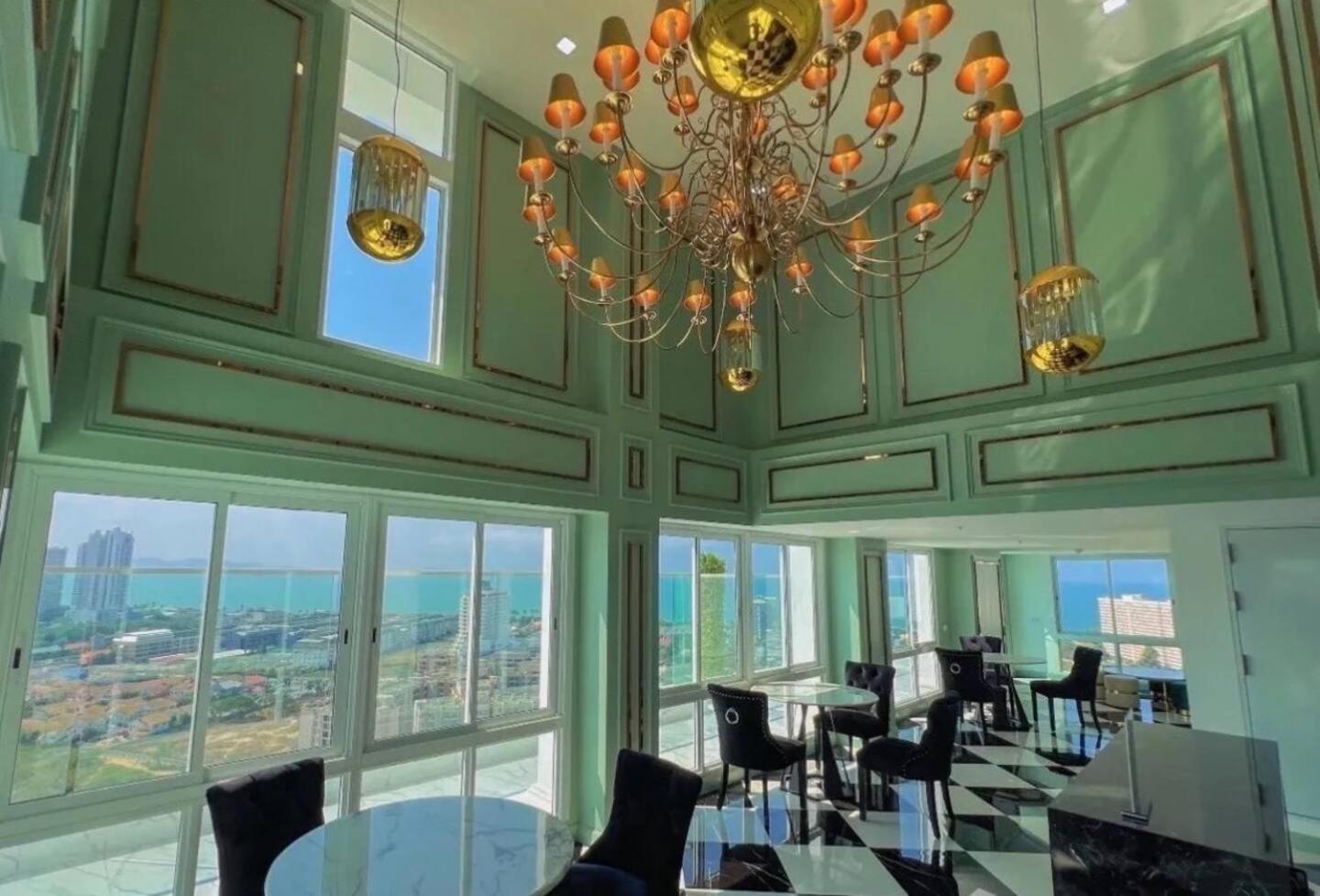Empire Tower Suite - Luxe 1BR near the Beach