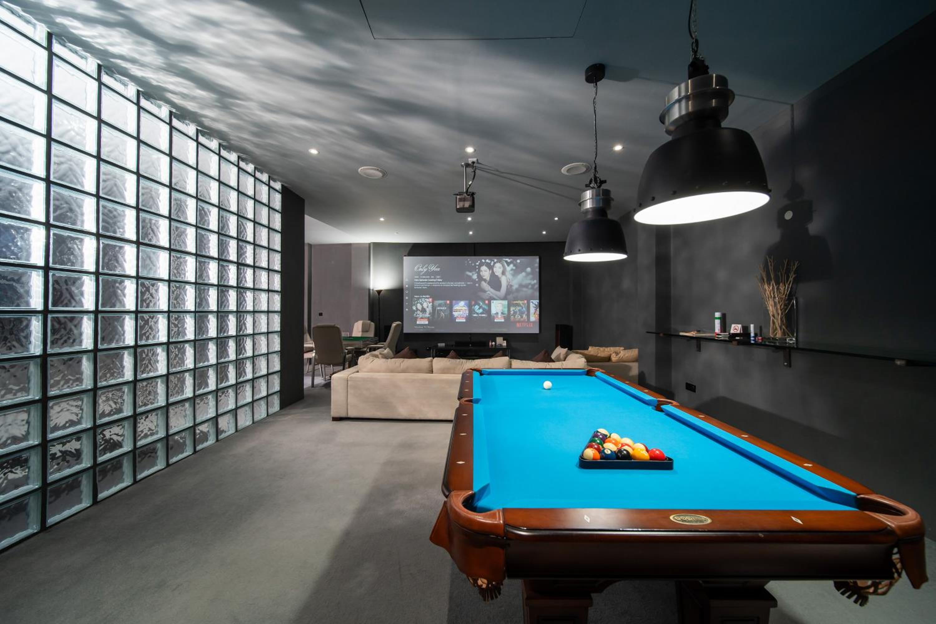 Villa Serenity -30 meter Pool & 6 Bedroom with Cinema Room and Gym