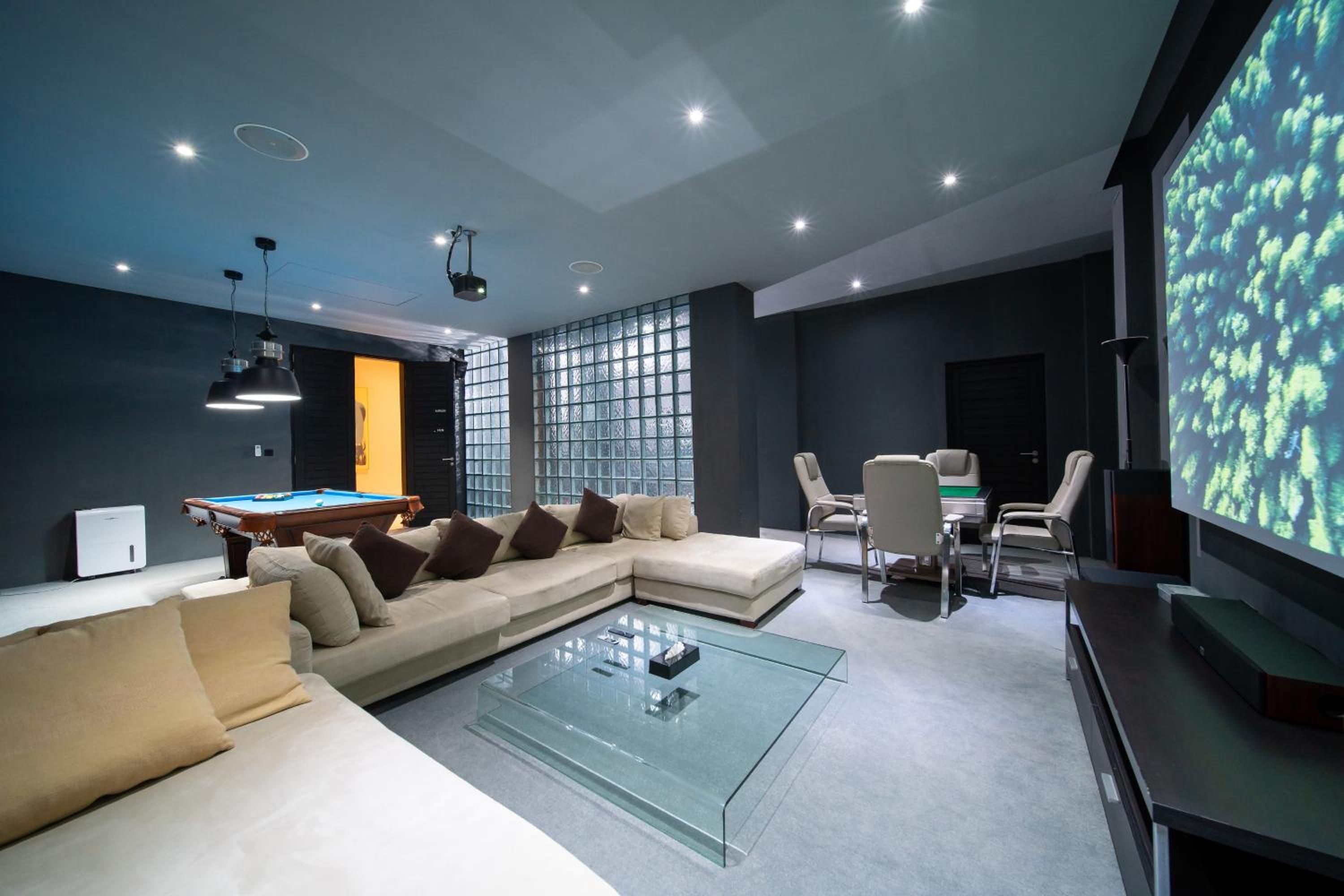 Villa Serenity -30 meter Pool & 6 Bedroom with Cinema Room and Gym