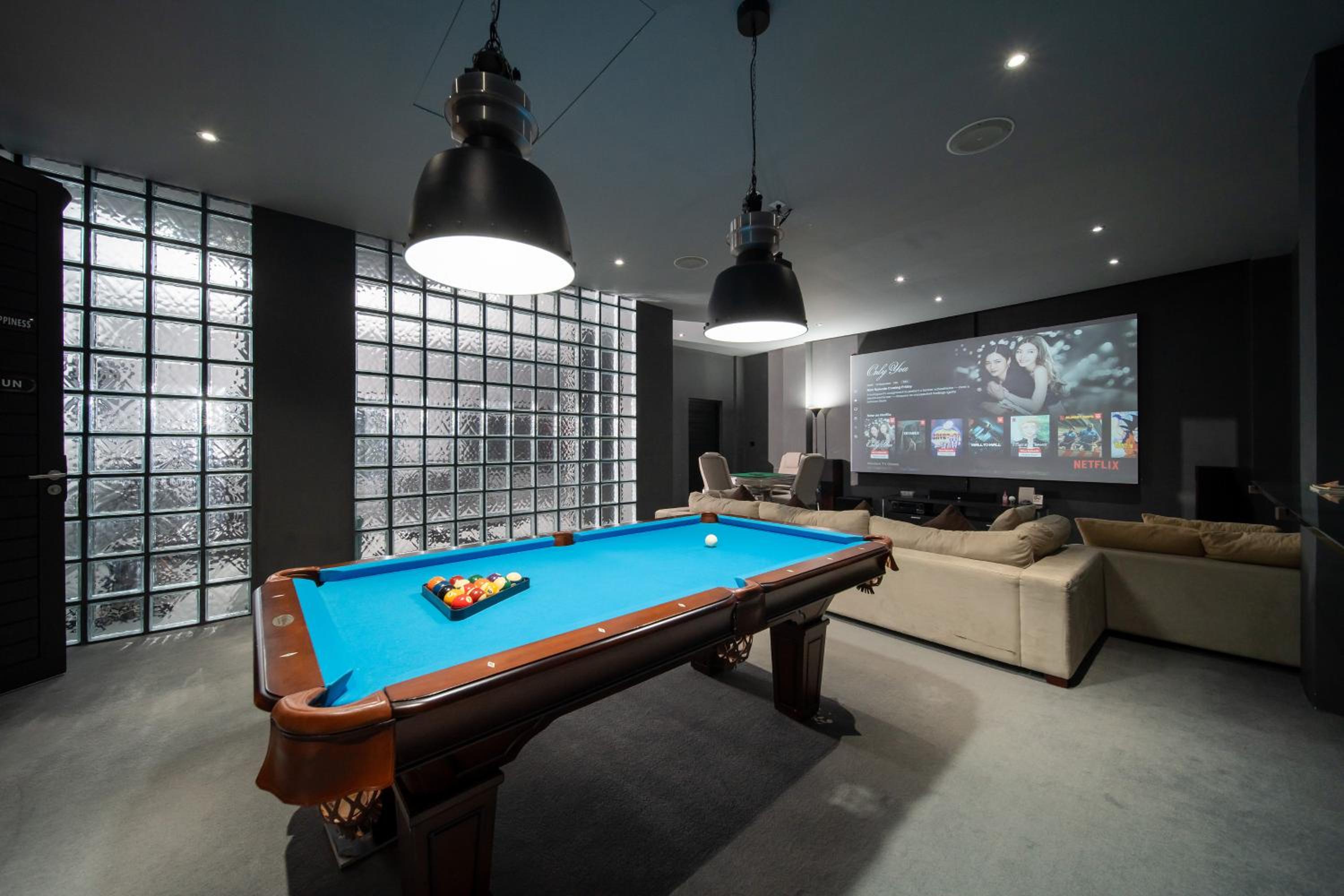 Villa Serenity -30 meter Pool & 6 Bedroom with Cinema Room and Gym