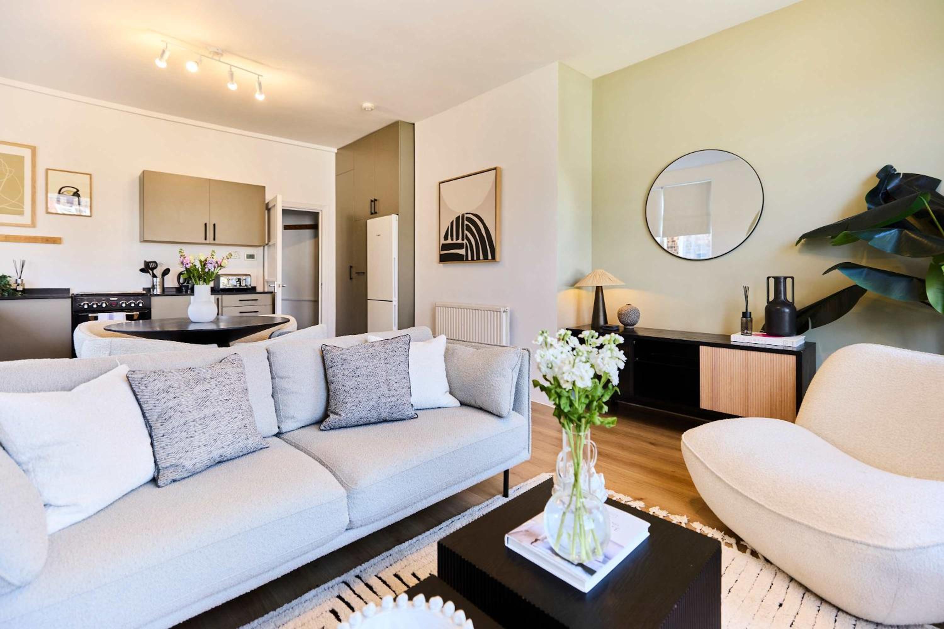 Classic Edwardian Flat near Emirates