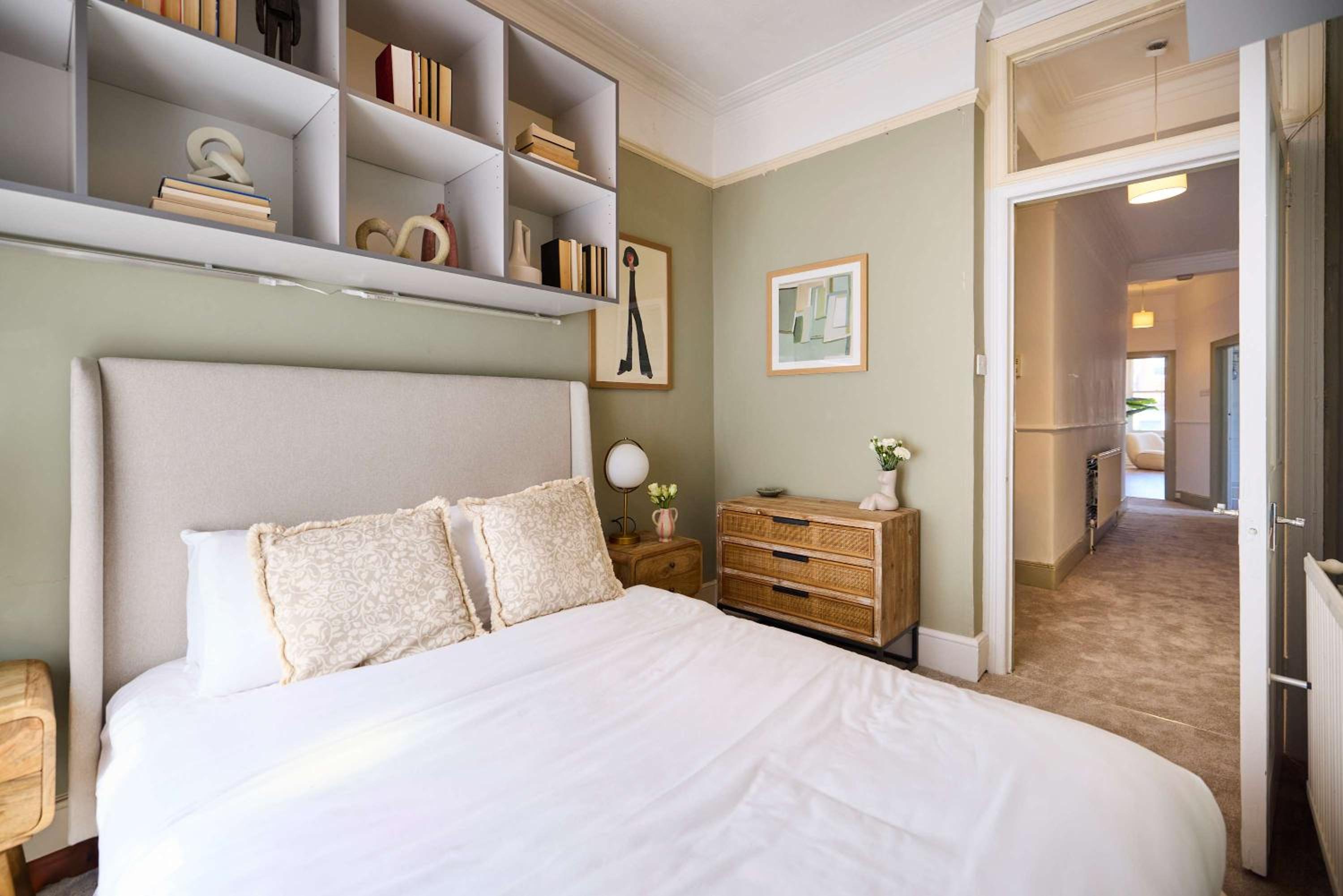 Classic Edwardian Flat near Emirates