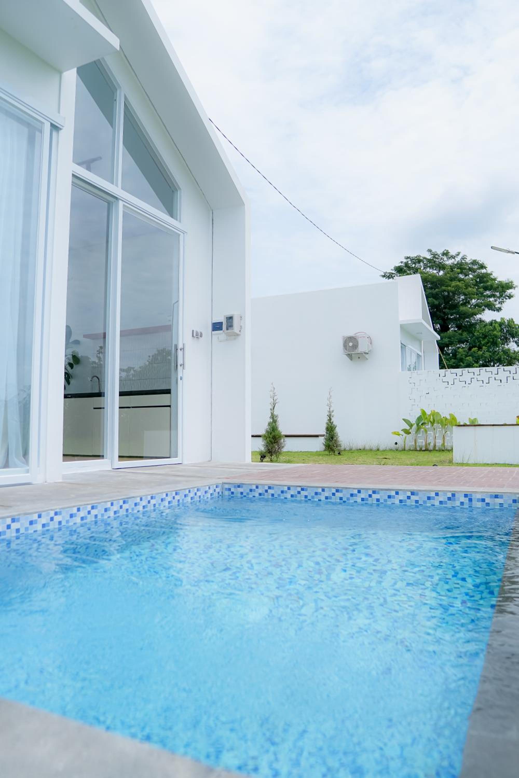 Putih Kaca Villa