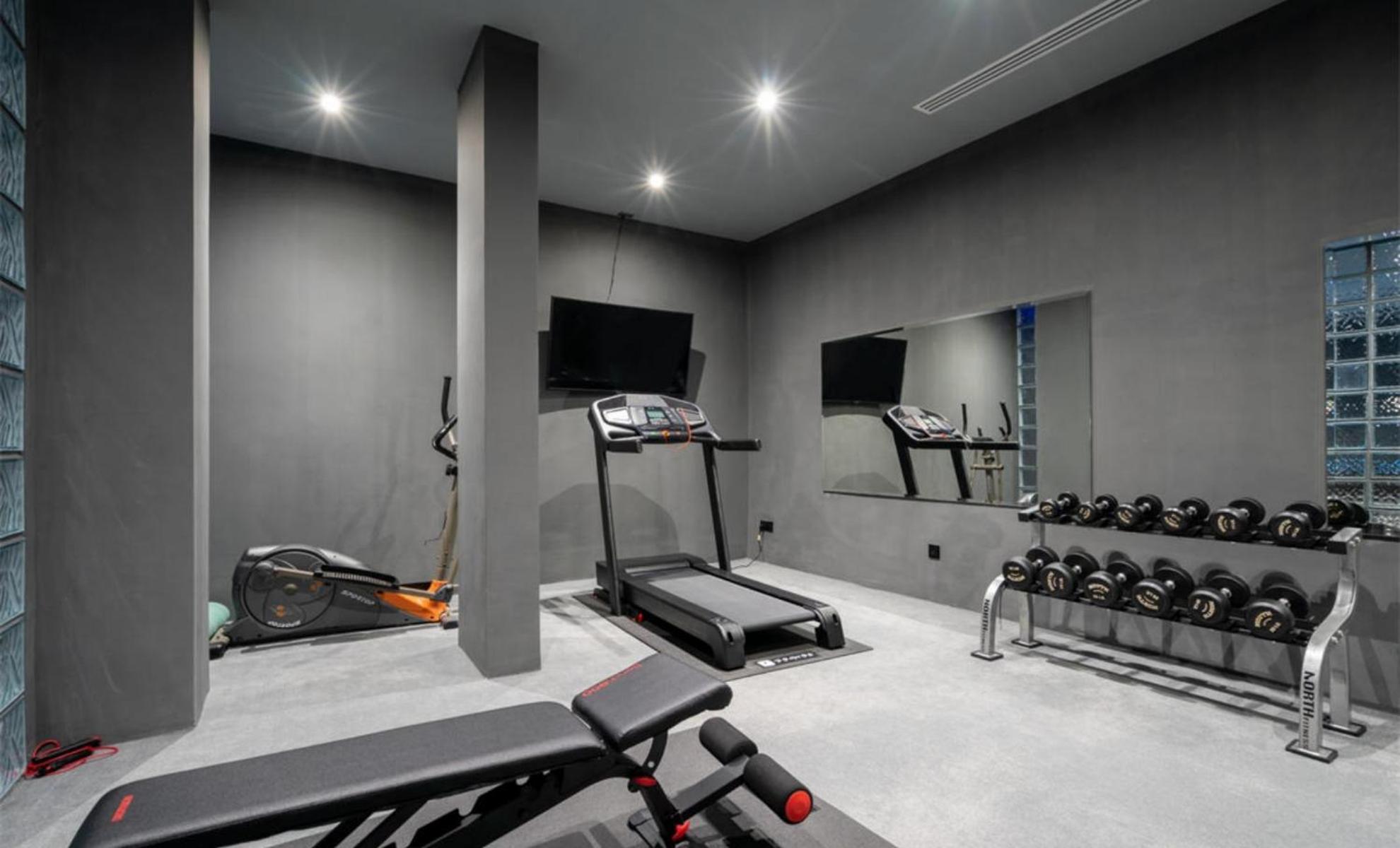 Villa Serenity -30 meter Pool & 6 Bedroom with Cinema Room and Gym