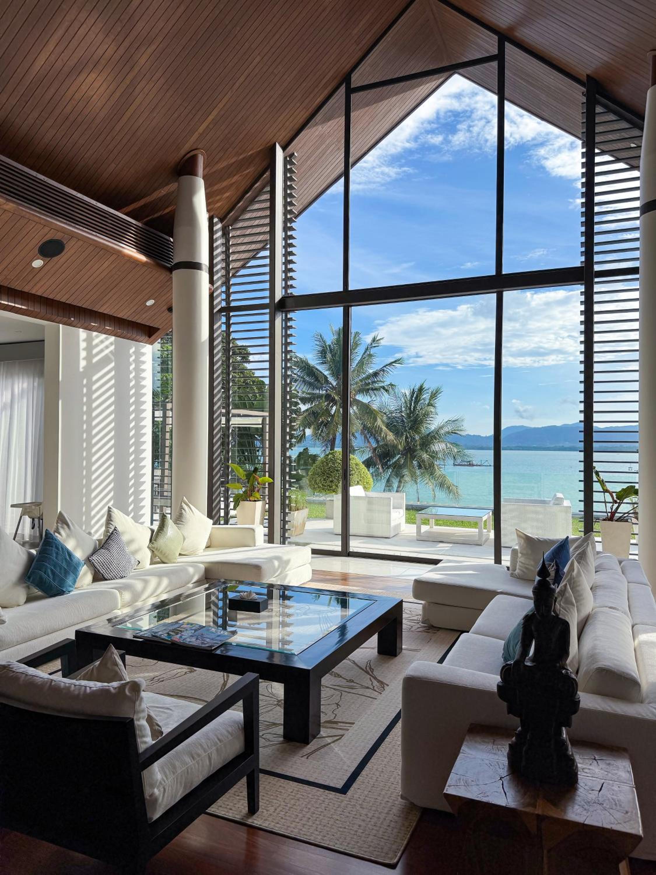 Villa Serenity -30 meter Pool & 6 Bedroom with Cinema Room and Gym