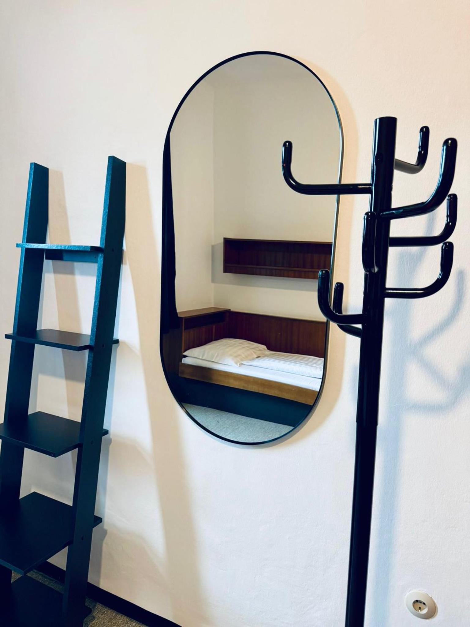 NUMBR25 - self service & low budget Hotel