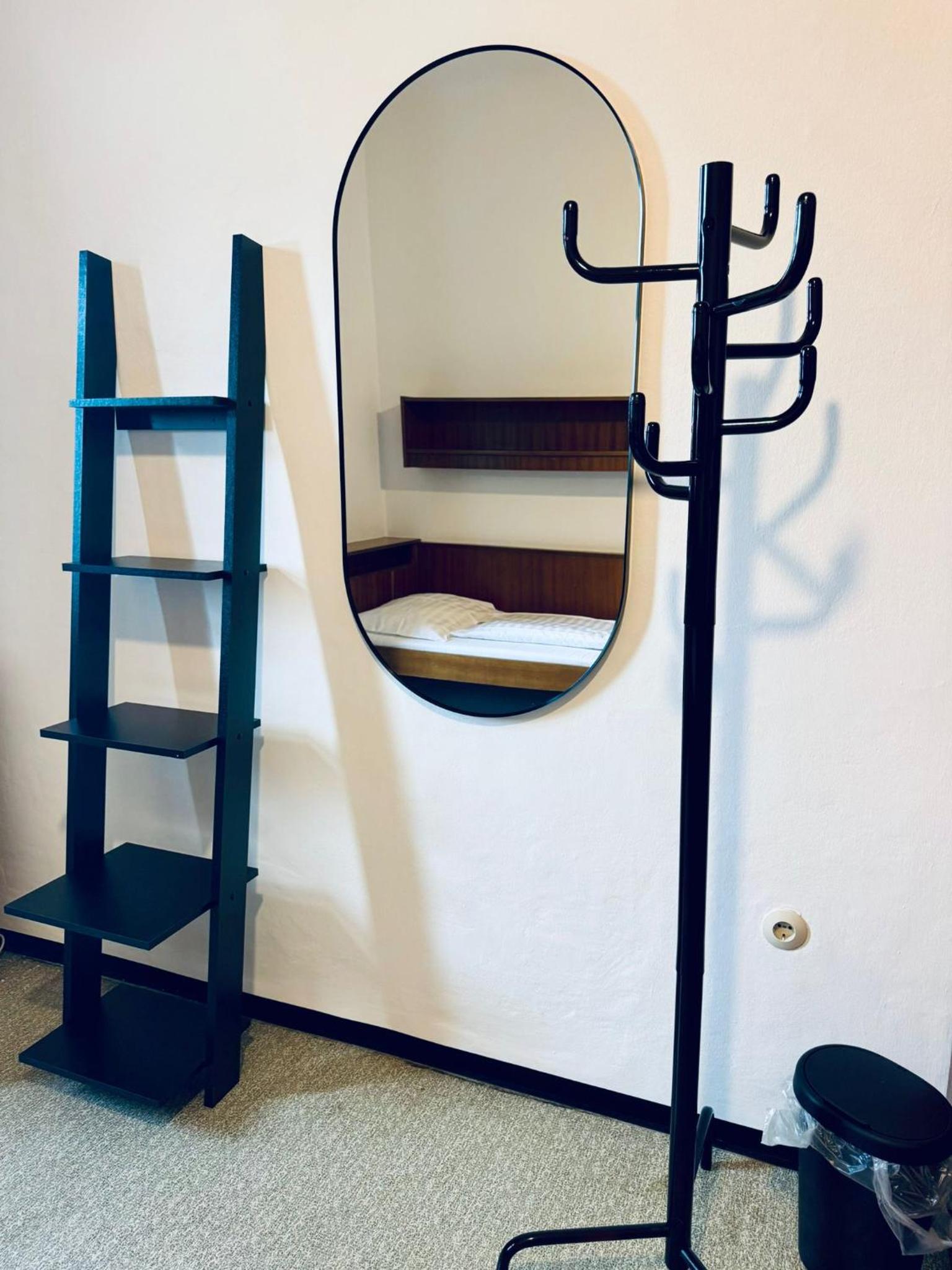 NUMBR25 - self service & low budget Hotel