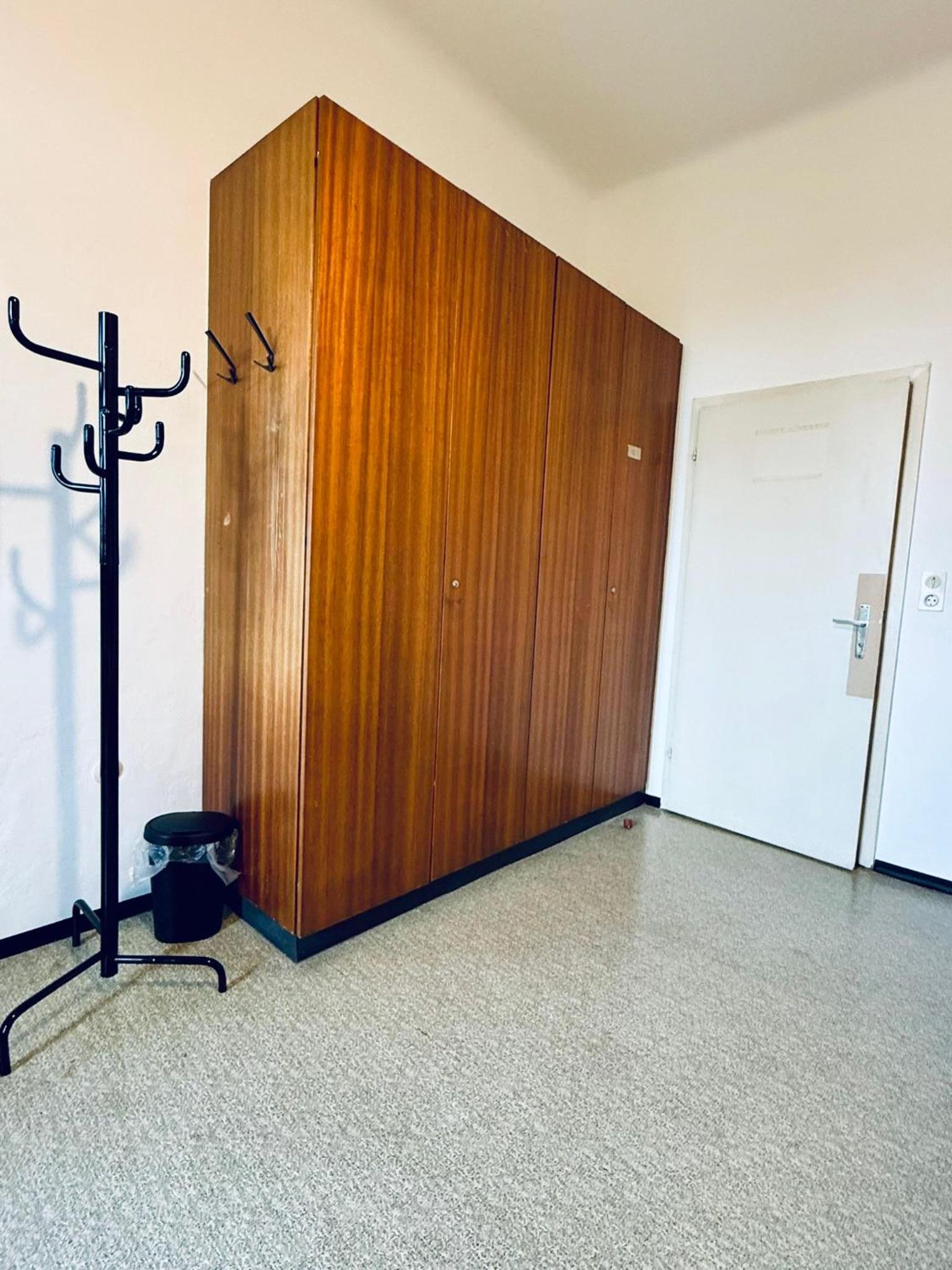 NUMBR25 - self service & low budget Hotel