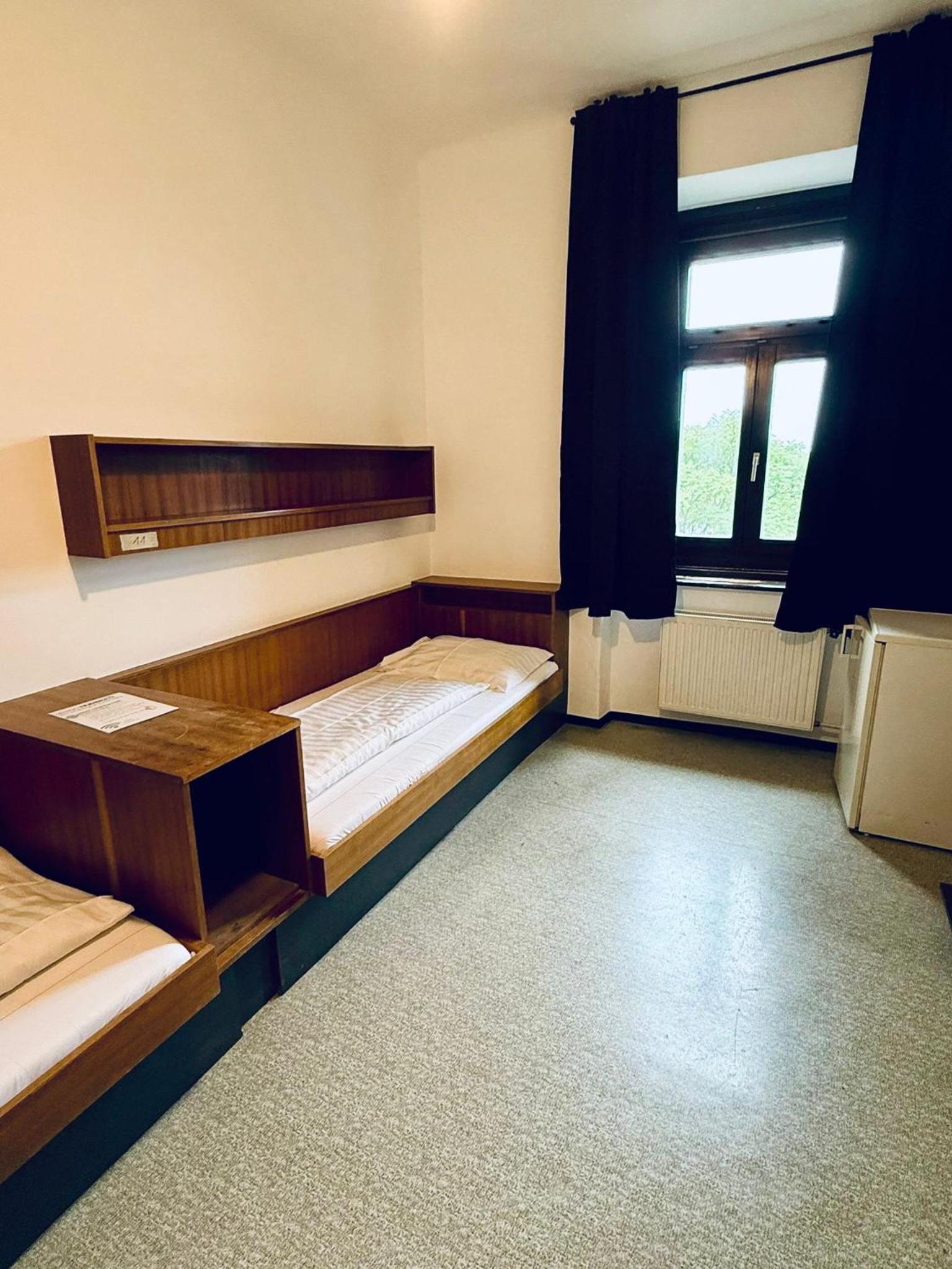 NUMBR25 - self service & low budget Hotel