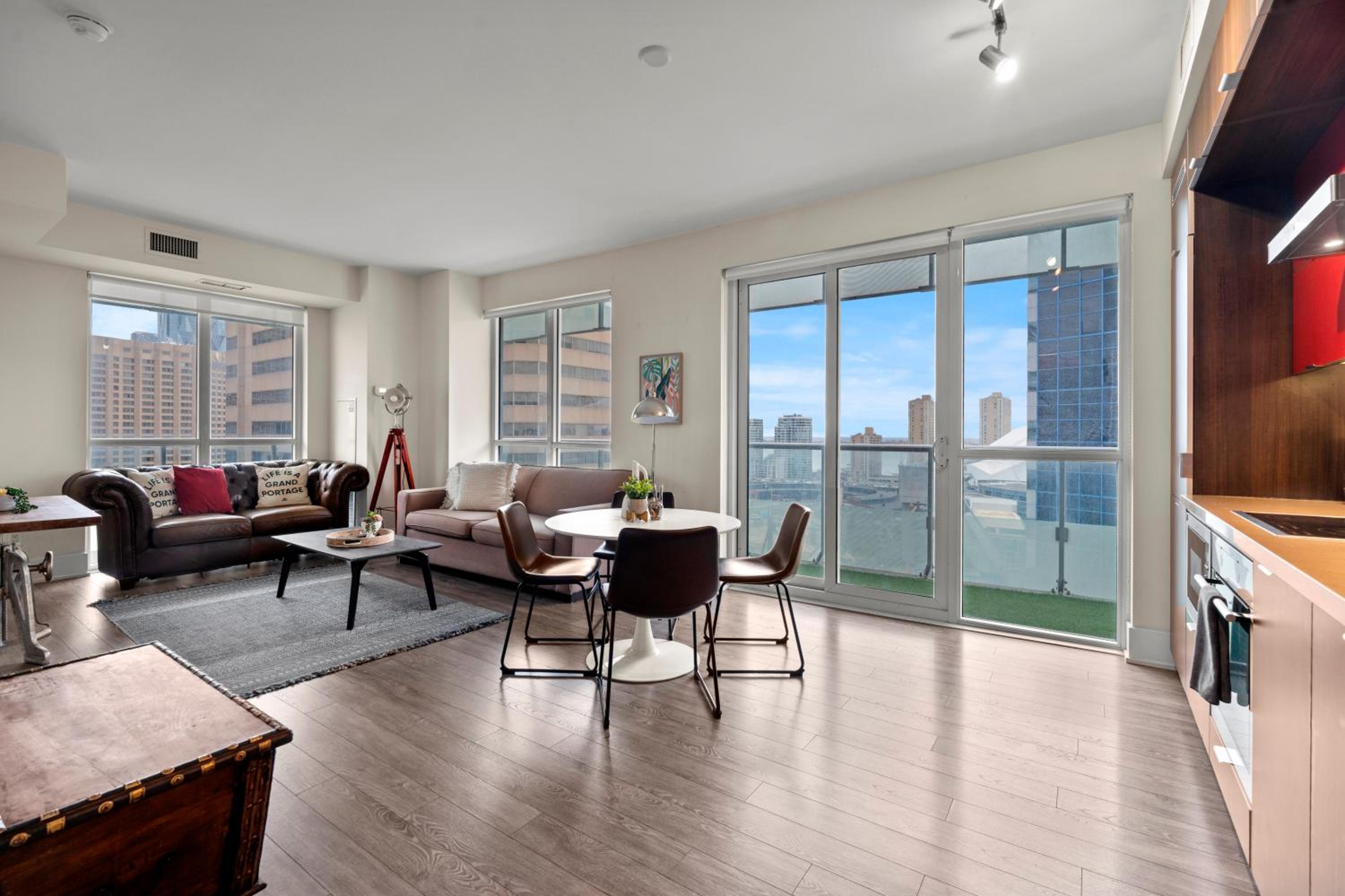 Luxury 2 Bedroom CN Tower View