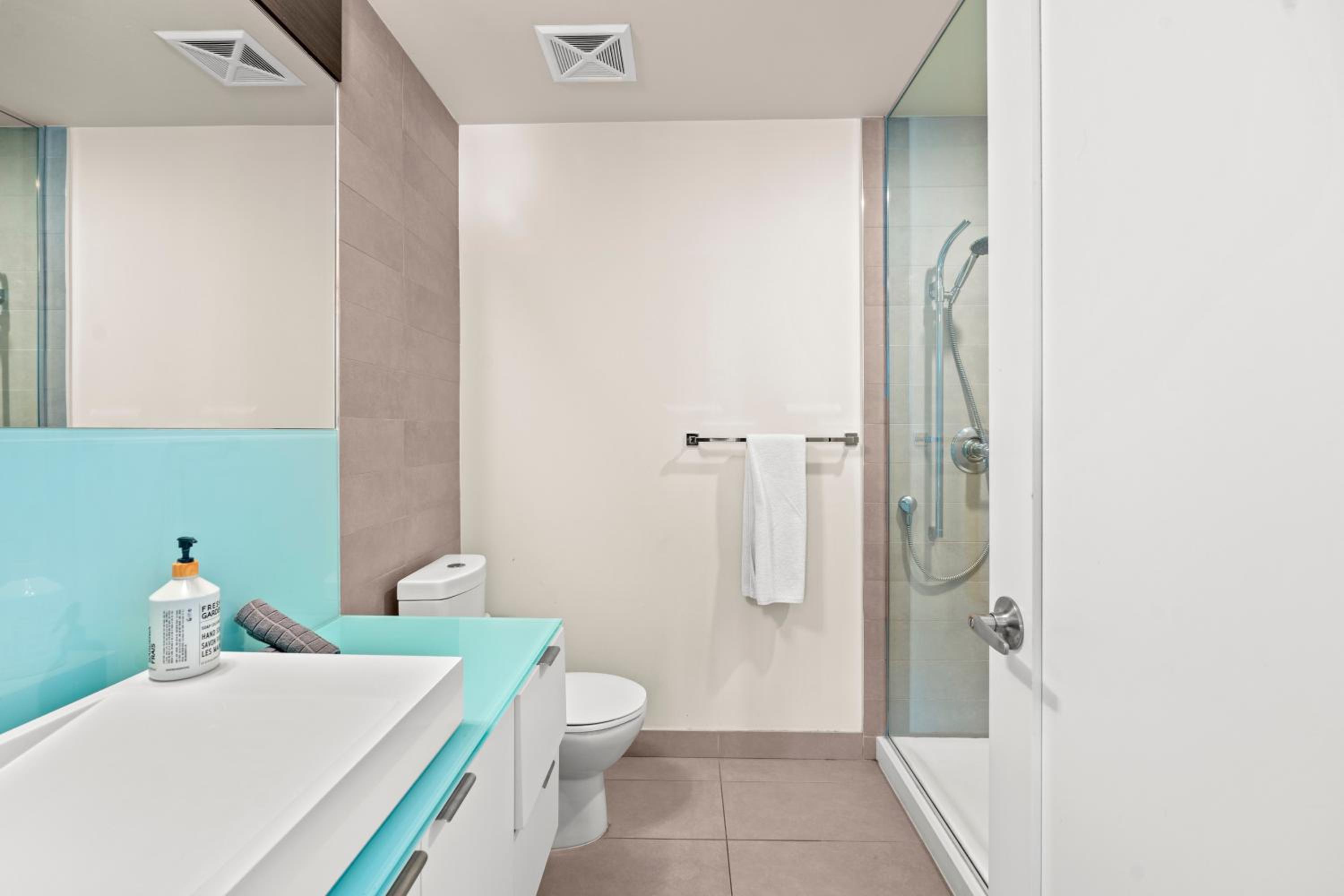 Luxury 2 Bedroom CN Tower View