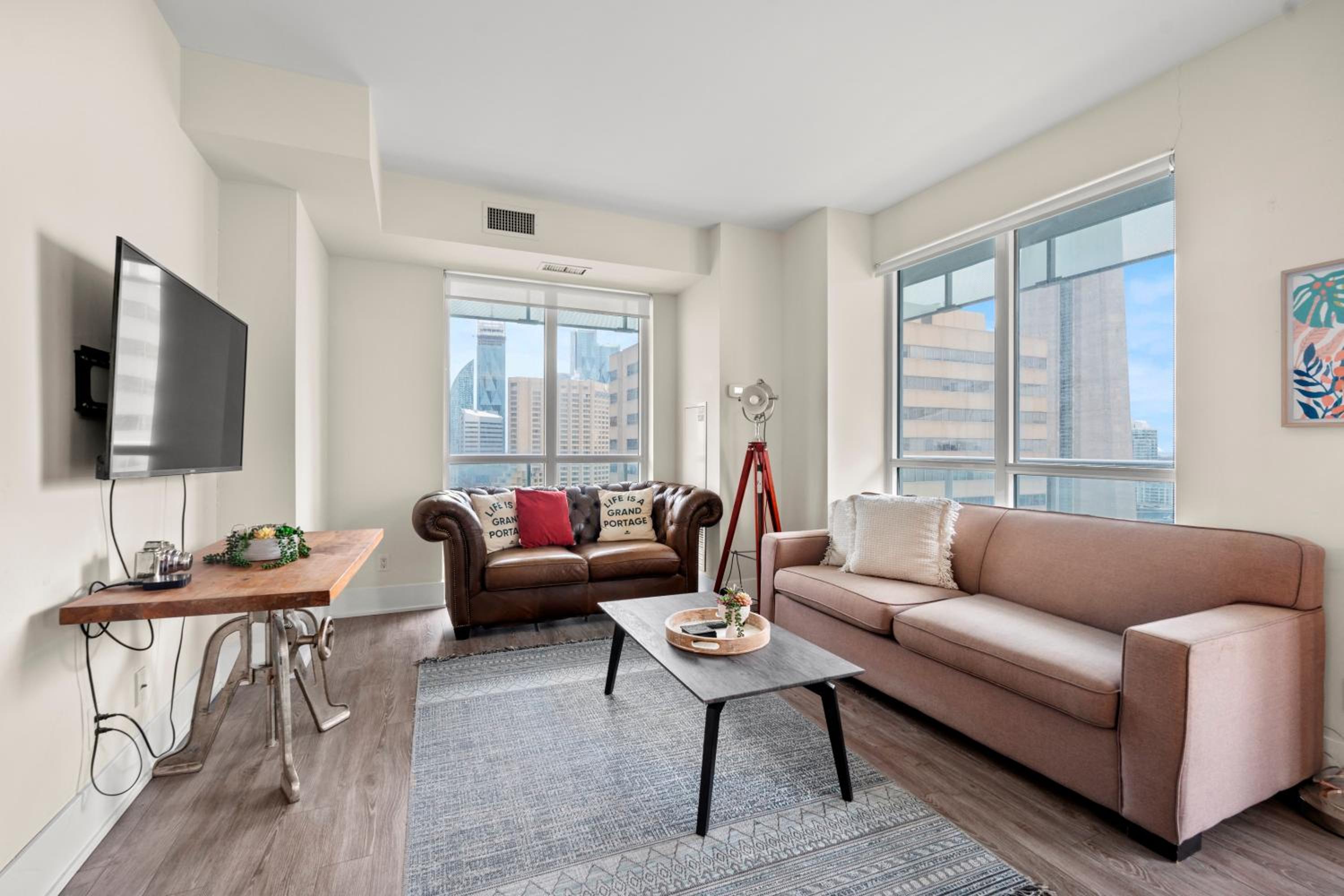 Luxury 2 Bedroom CN Tower View