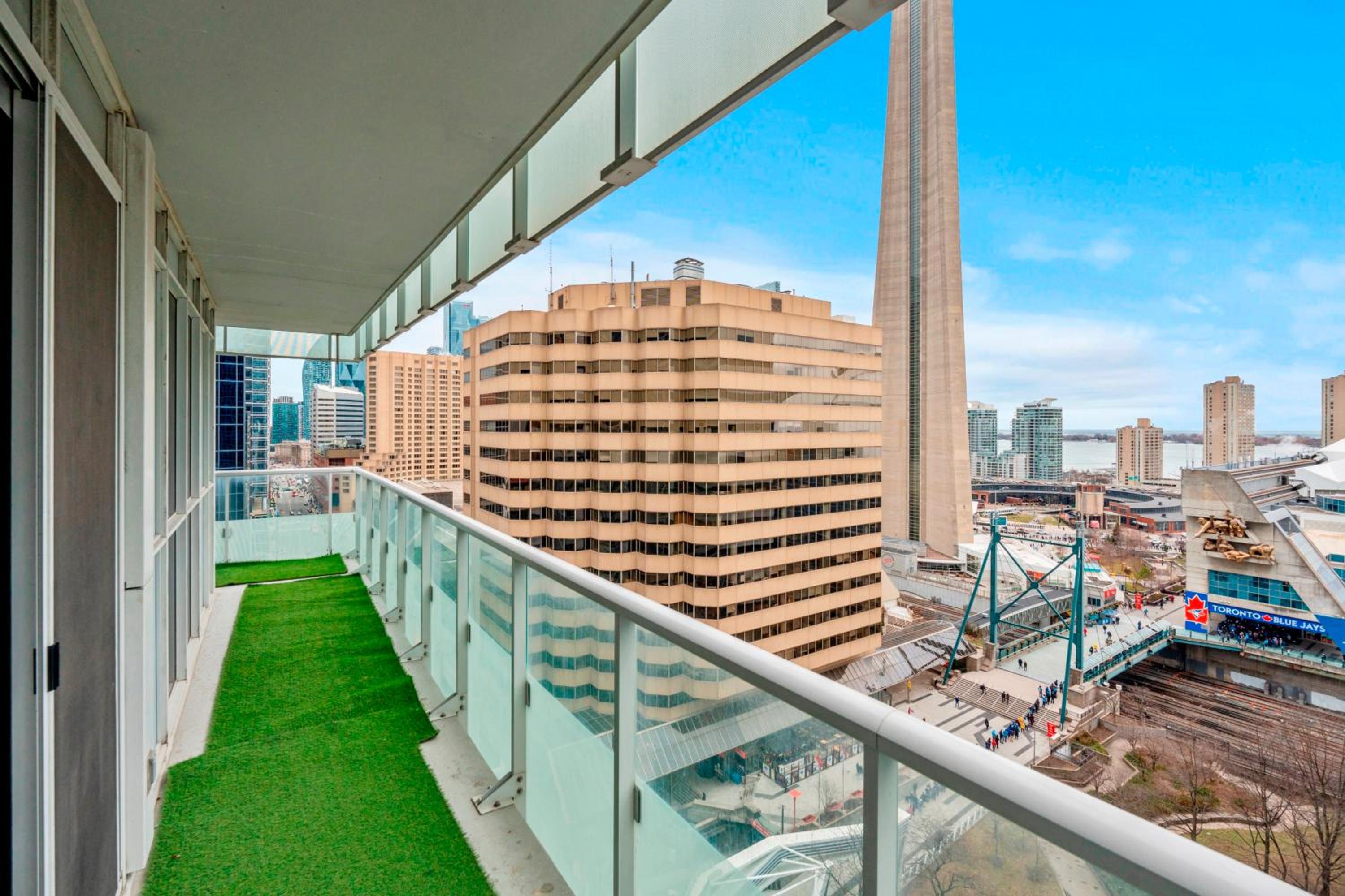 Luxury 2 Bedroom CN Tower View