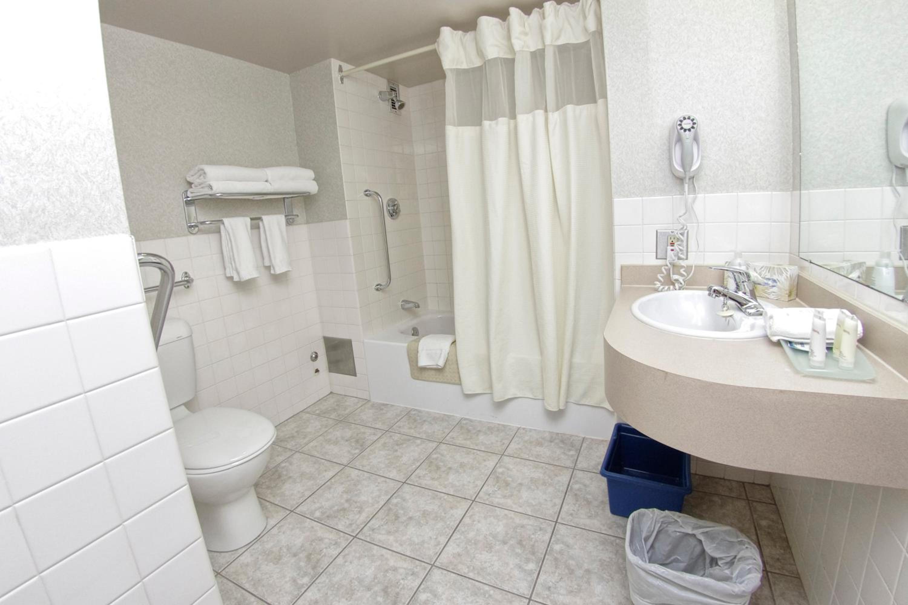Brandon Vacations - Victoria Inn Hotel  Convention Centre Brandon - Property Image 5