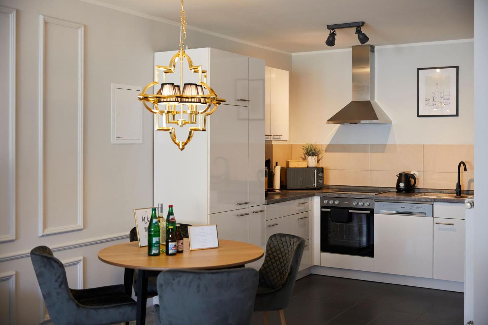 R B Apartment Hamburg Comfort am Flughafen für 1-5 Personen - ideal für Geschäftsreisende und Familien - Küche - Smart TV - Waschtrockner - kostenloser Par